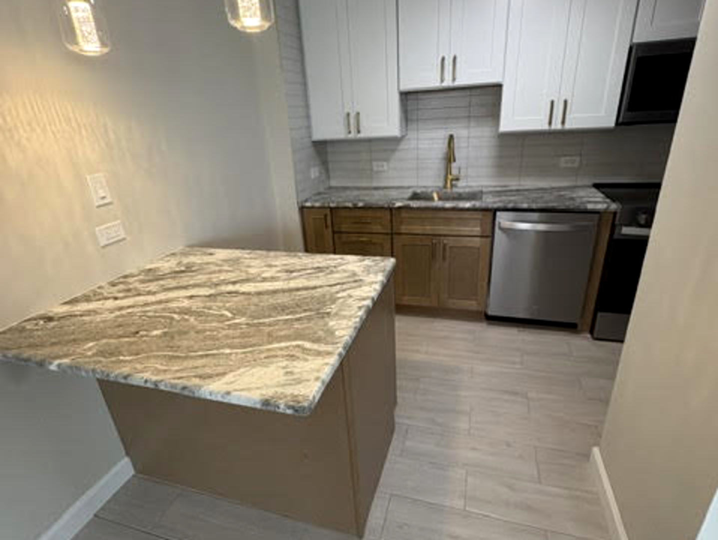 4250 N Marine Drive 1226 Property Photo 5