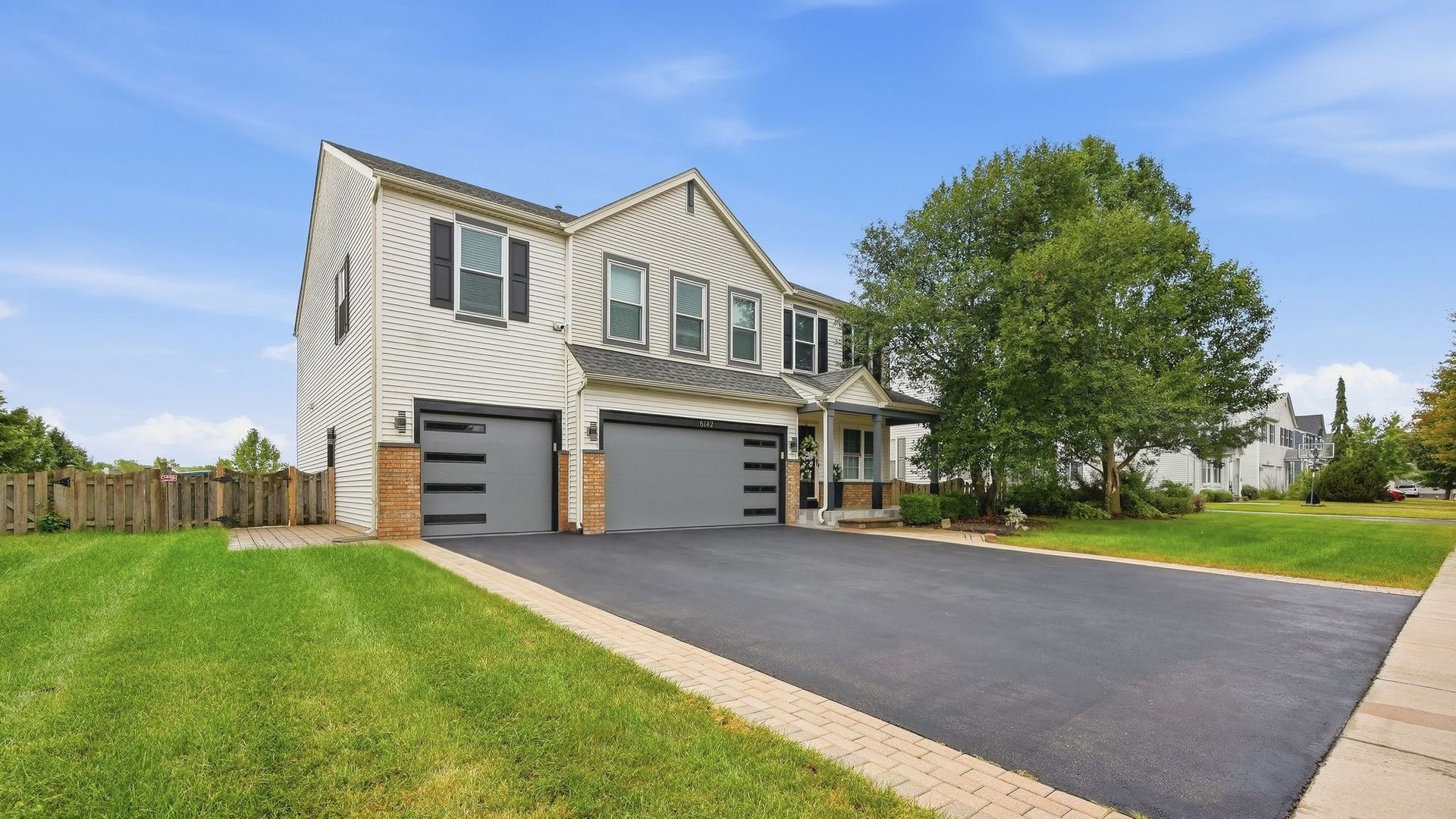 6142 Autumn Ridge Drive Property Photo 3