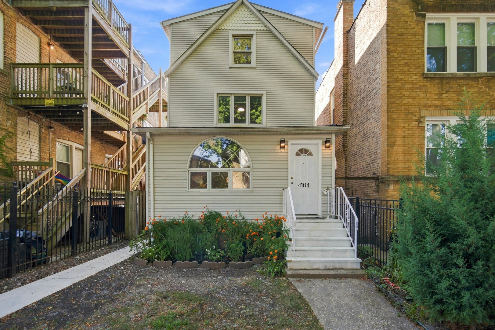 4104 N Richmond Street Property Photo 2