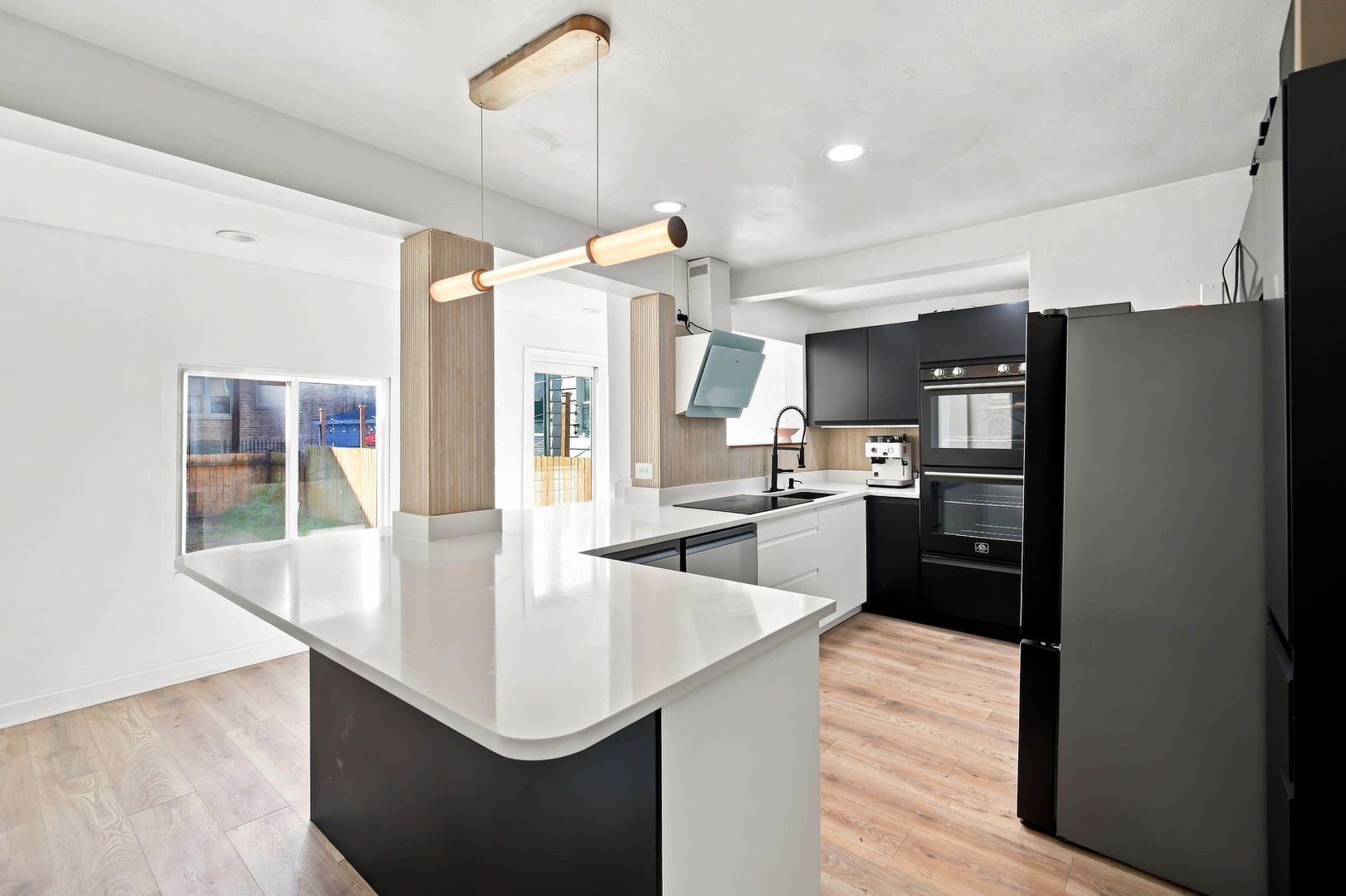 4104 N Richmond Street Property Photo 6