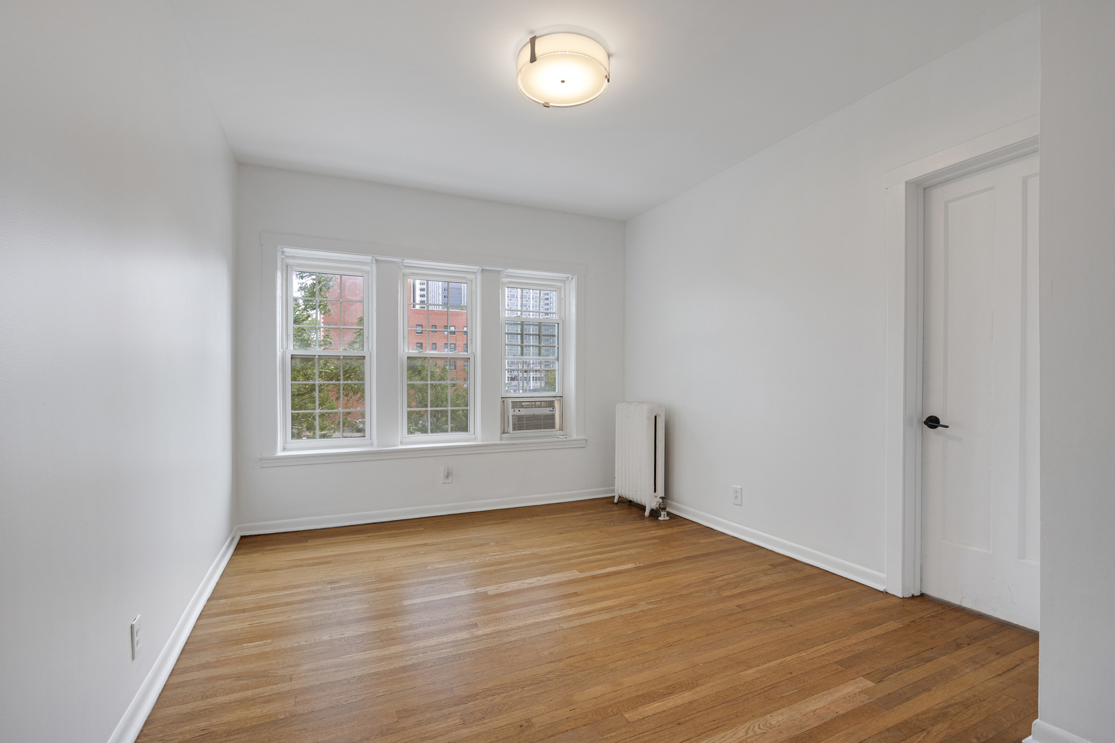 4310 N Clarendon Avenue 1021 Property Photo 5