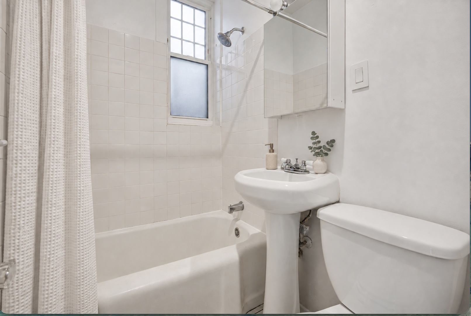4310 N Clarendon Avenue 1021 Property Photo 10
