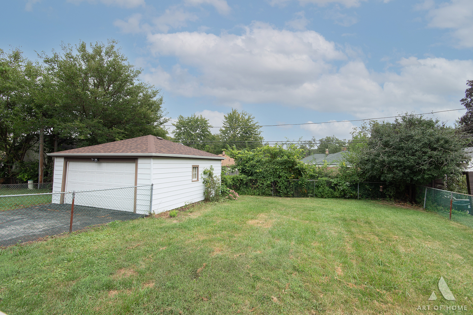 17633 Hillside Avenue Property Photo 11