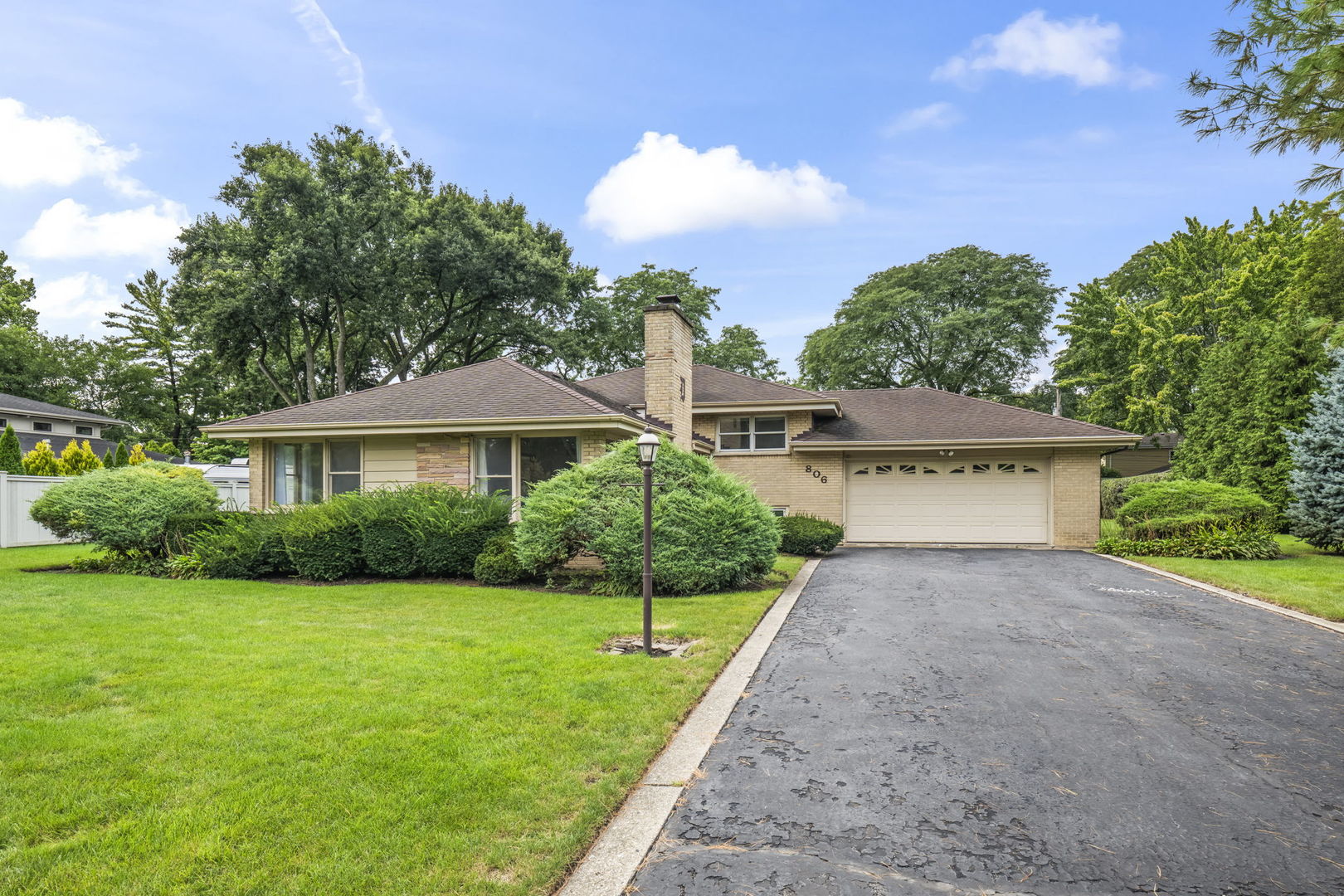 806 S Elm Street Property Photo 1