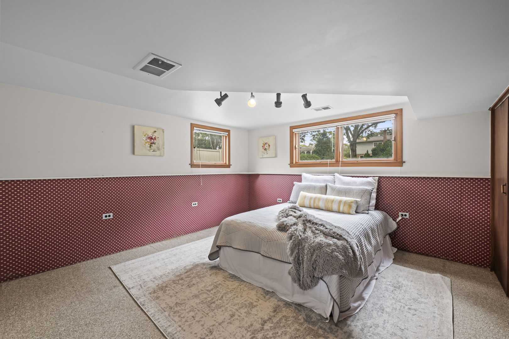 806 S Elm Street Property Photo 15