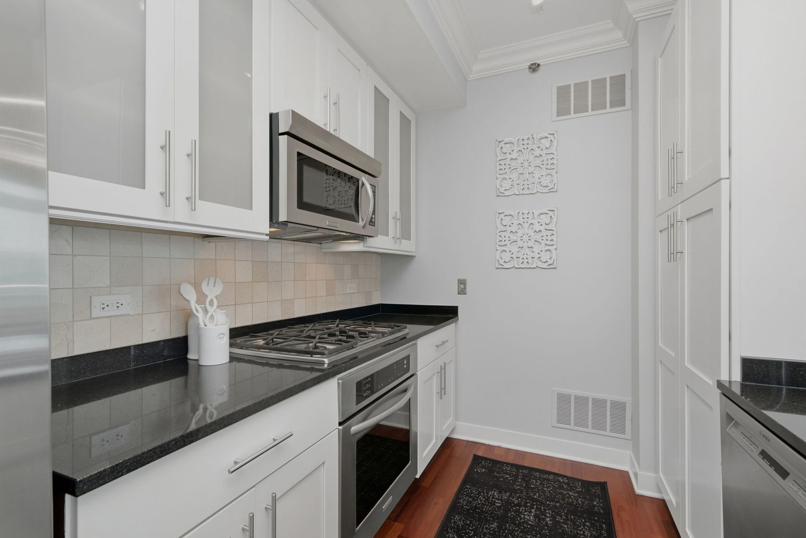 505 N Mcclurg Court 4604 Property Photo 9