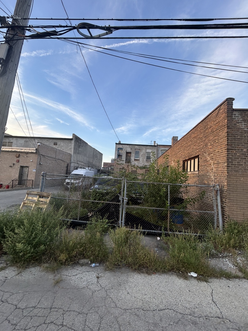 735 W 47th Street Property Photo 6