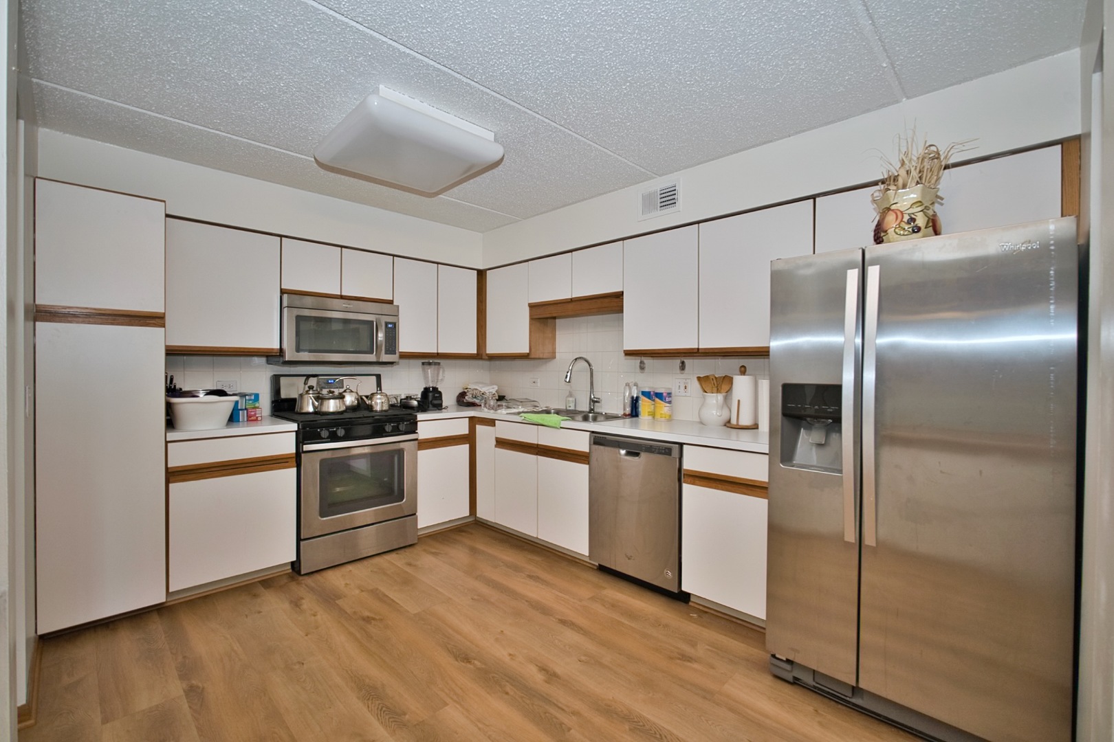 7450 N Waukegan Road 404 Property Photo 19