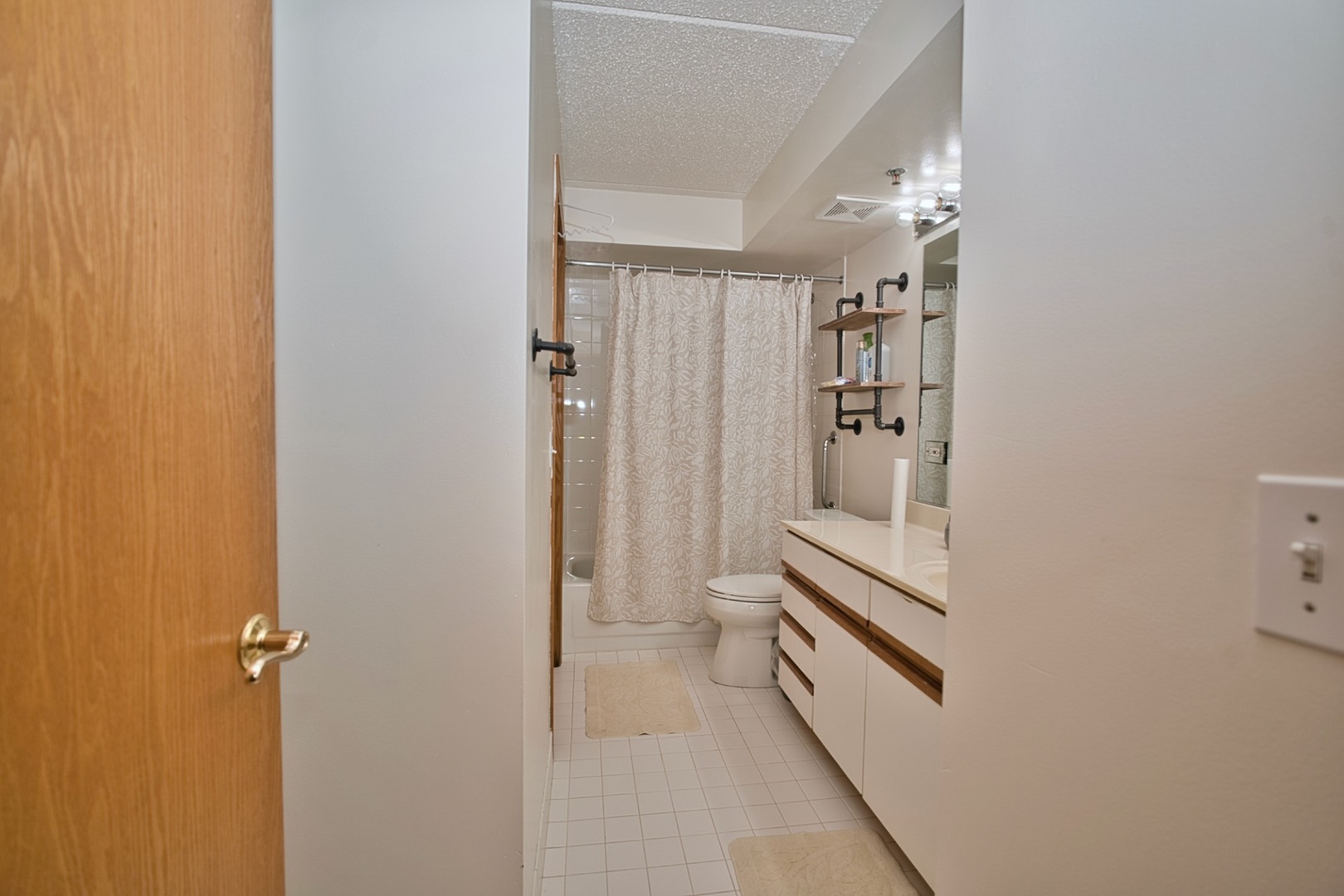 7450 N Waukegan Road 404 Property Photo 34