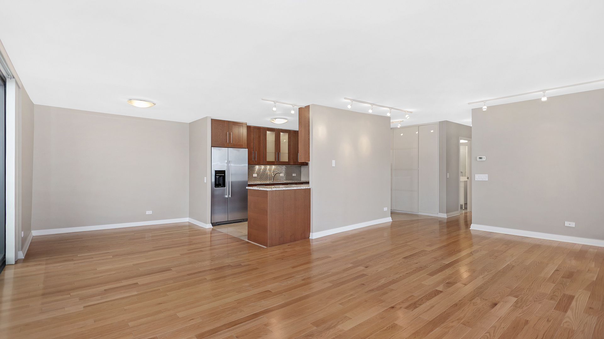 2500 N Lakeview Avenue 3002 Property Photo 7