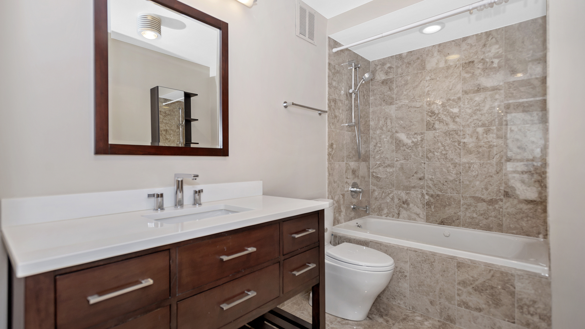 2500 N Lakeview Avenue 3002 Property Photo 15