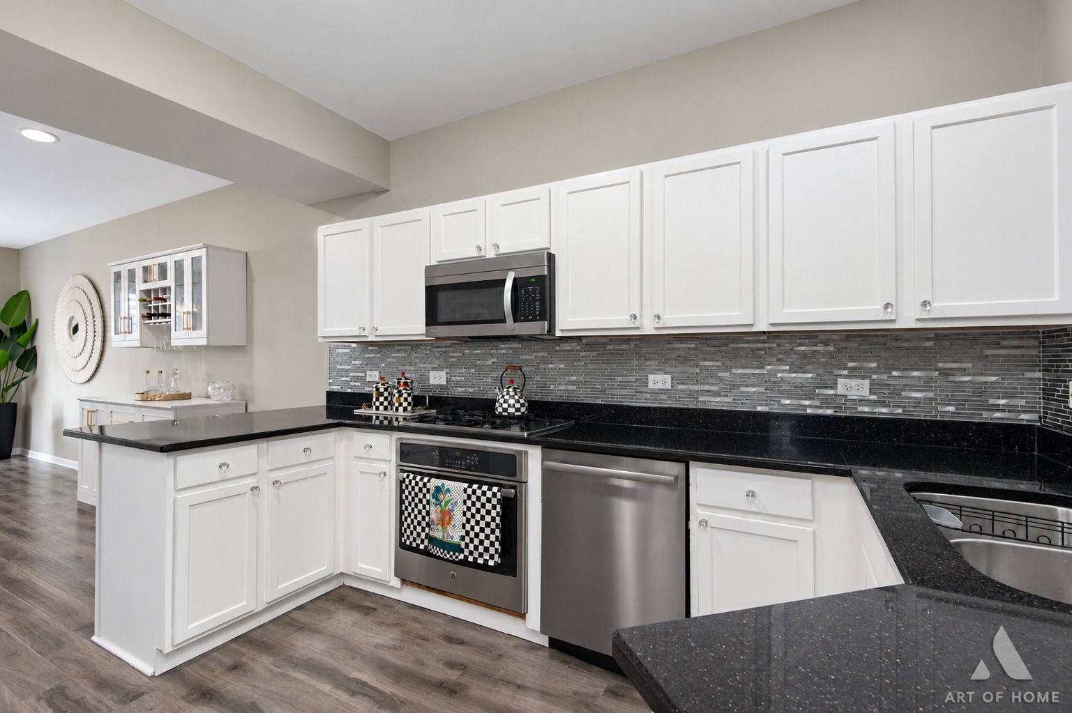 13296 Greenleaf Court Property Photo 4