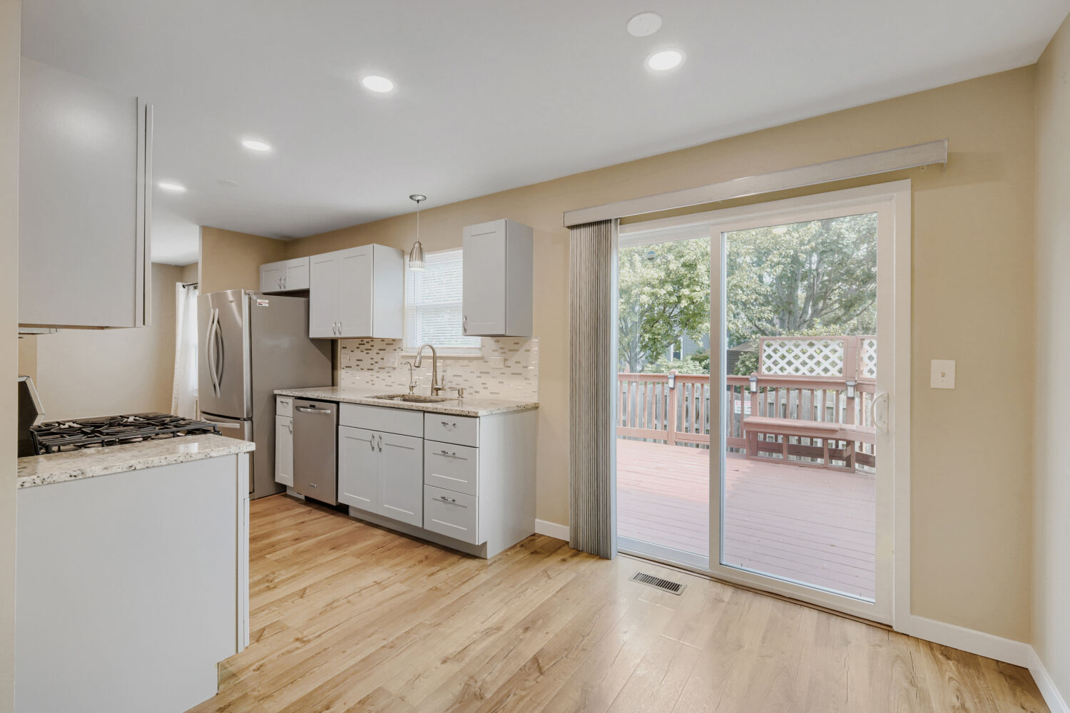 921 Perry Drive Property Photo 11