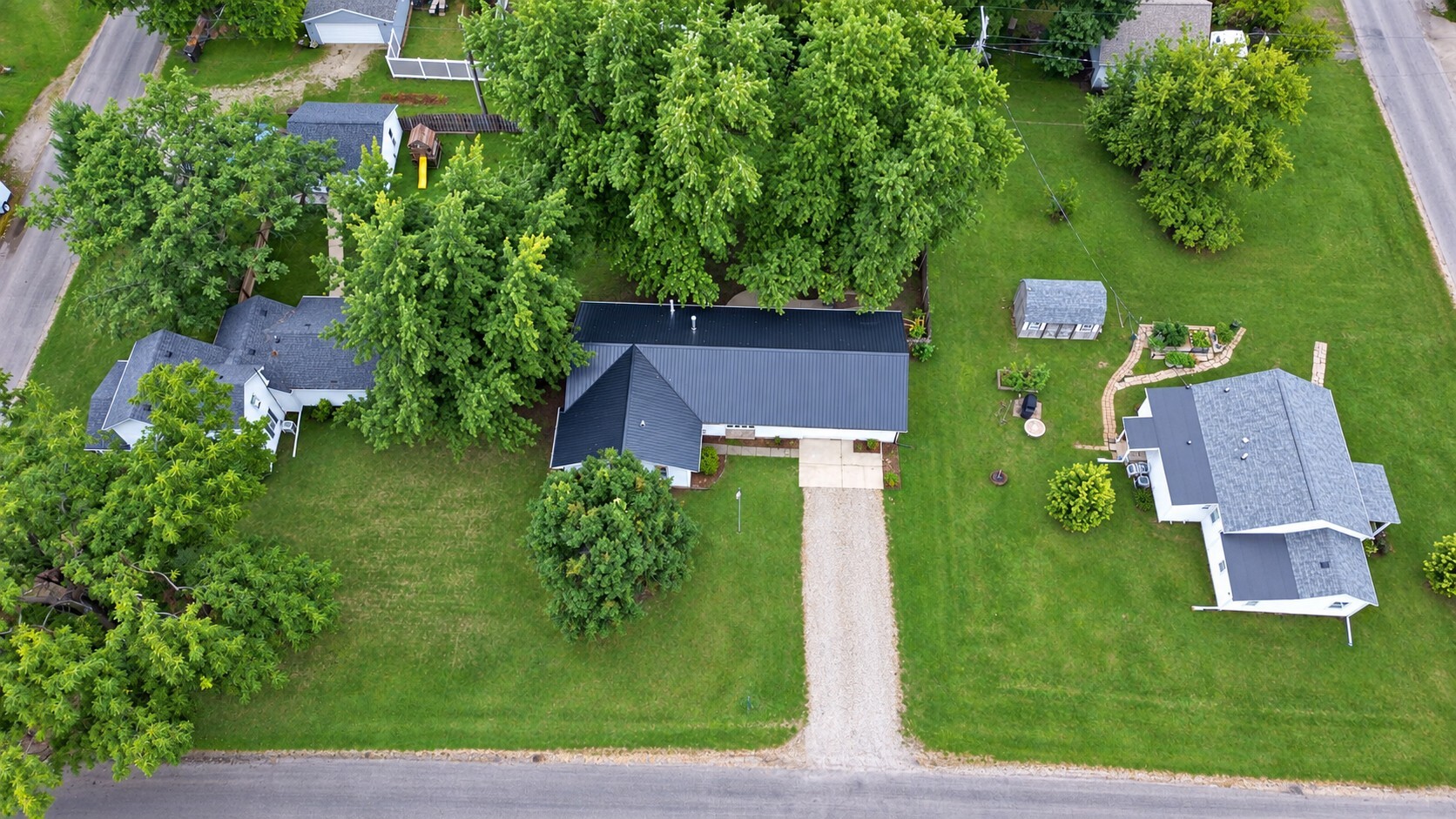 404 E Oak Street Property Photo 4