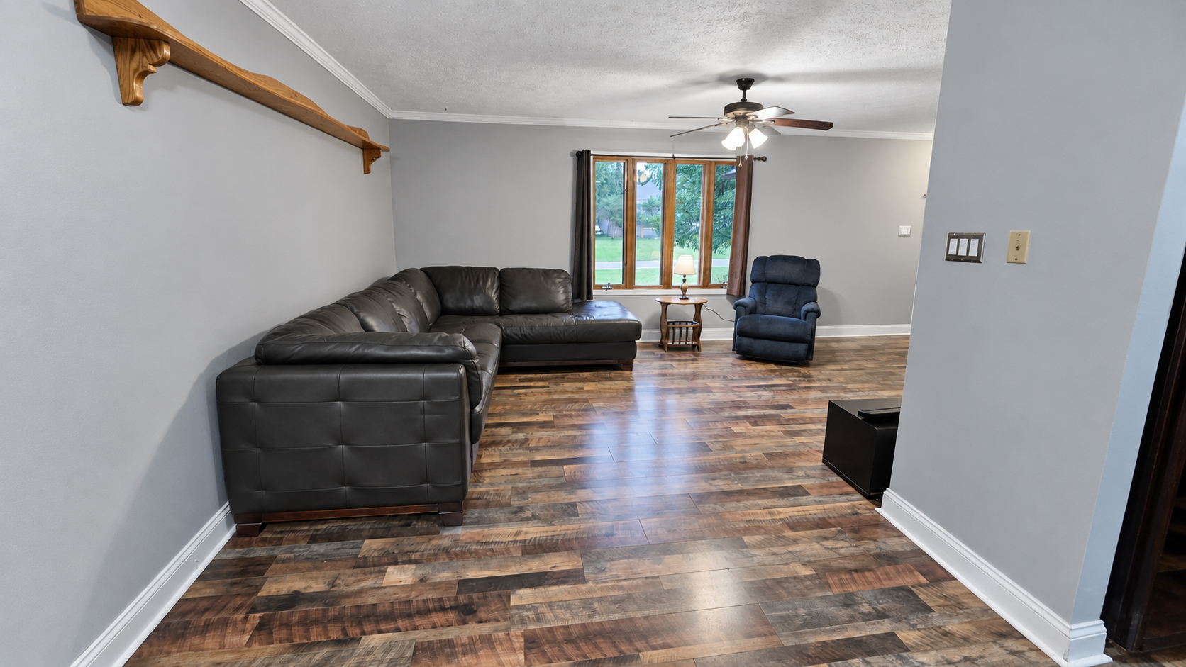 404 E Oak Street Property Photo 6
