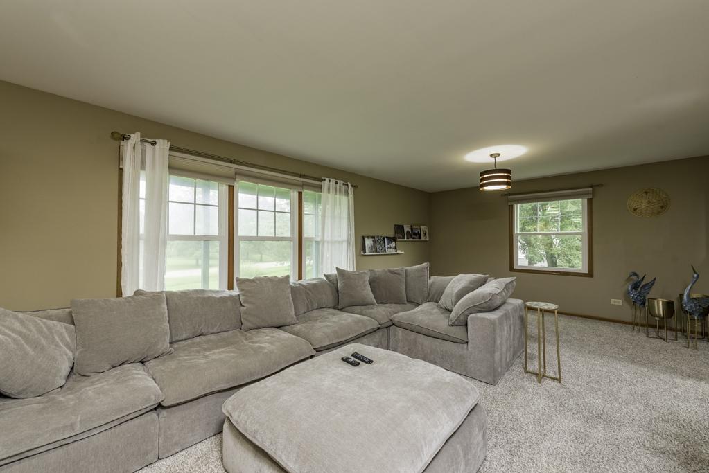542 Meadow Court Property Photo 4