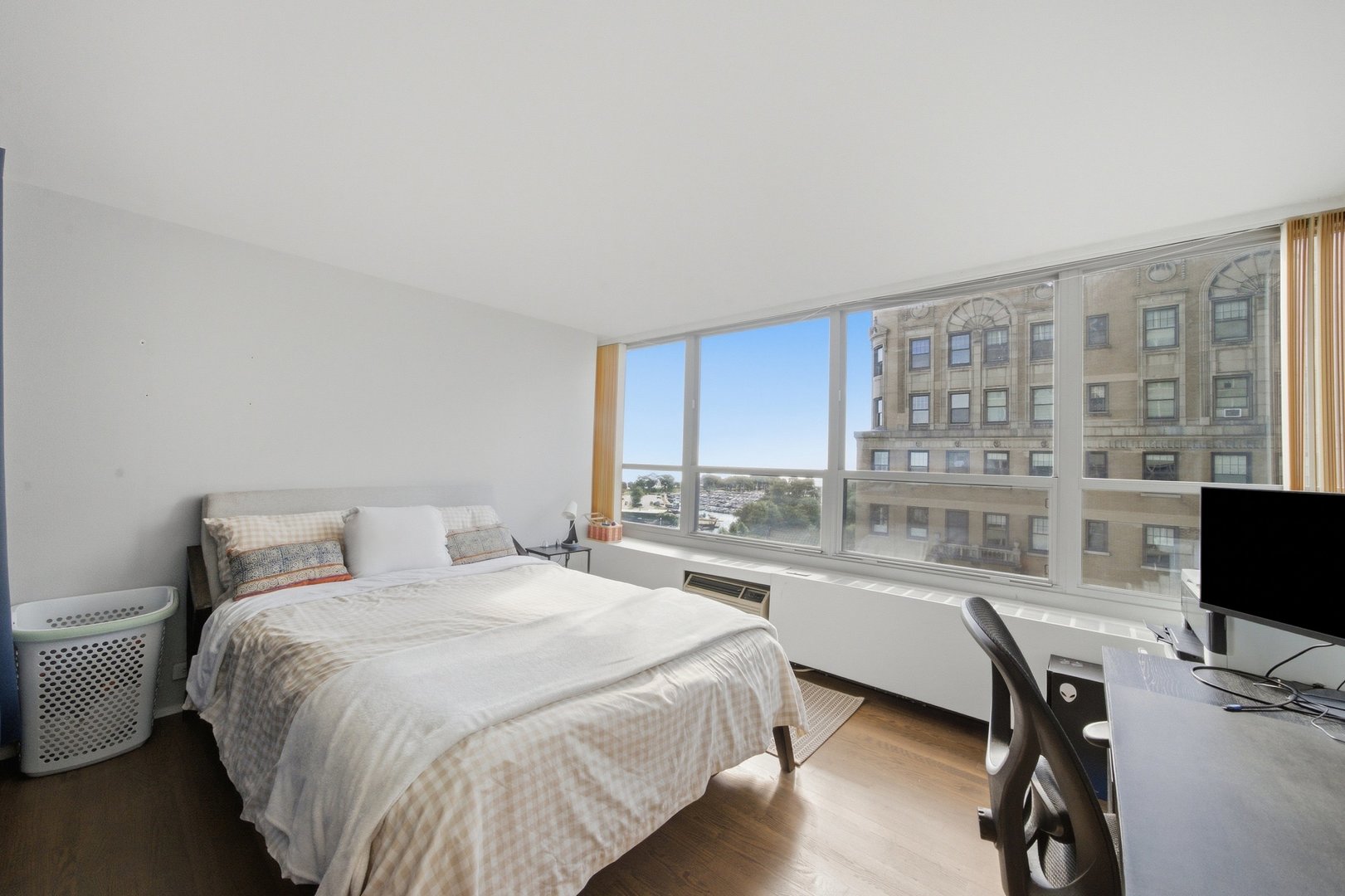 3550 N Lake Shore Drive 1202 Property Photo 13