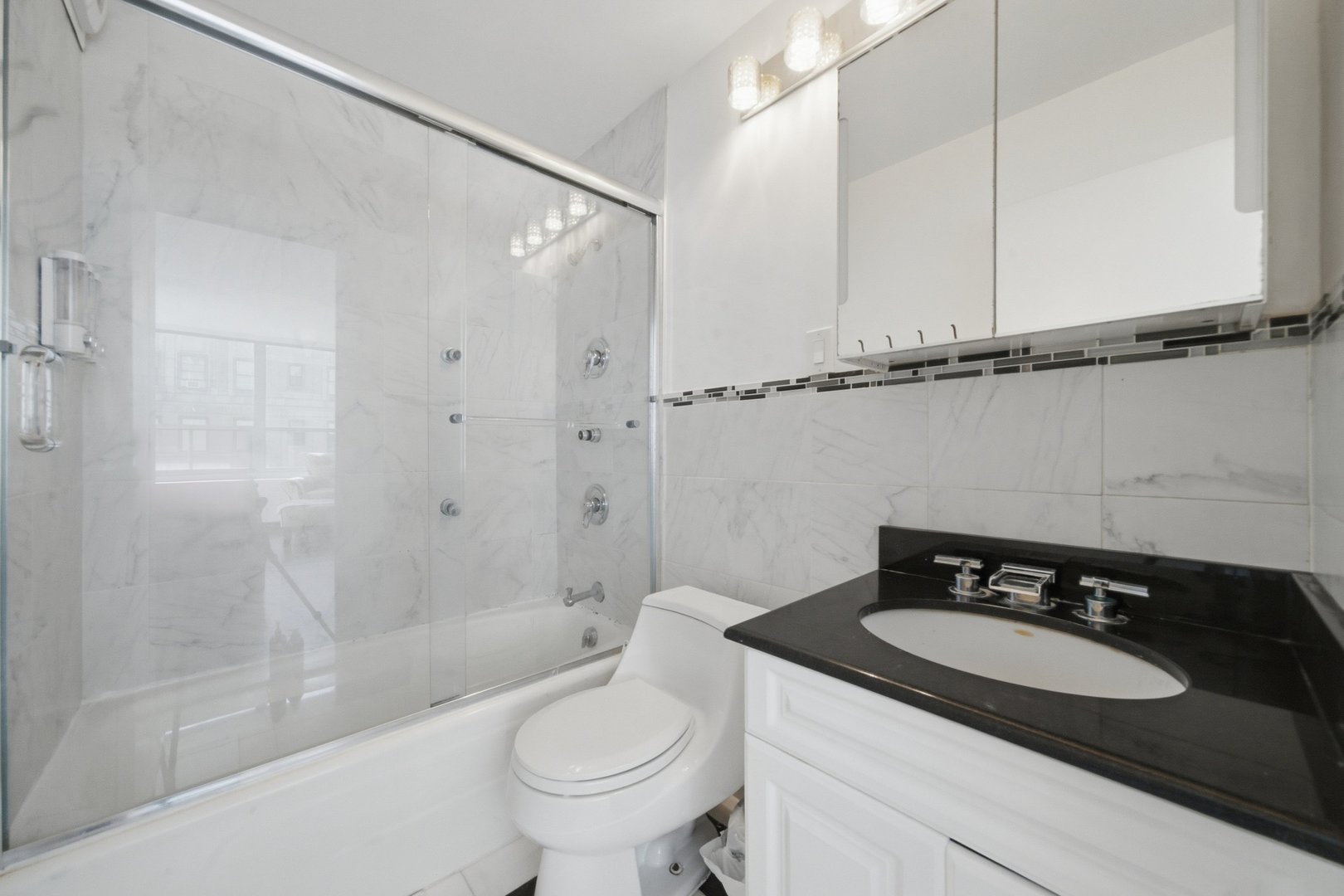 3550 N Lake Shore Drive 1202 Property Photo 19