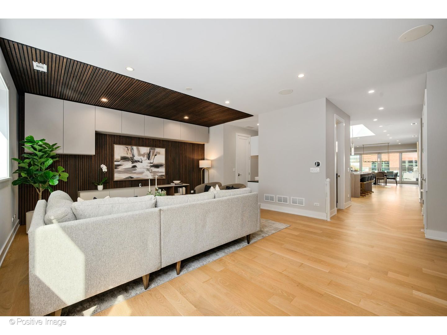 220 S Green Street 4s Property Photo 15