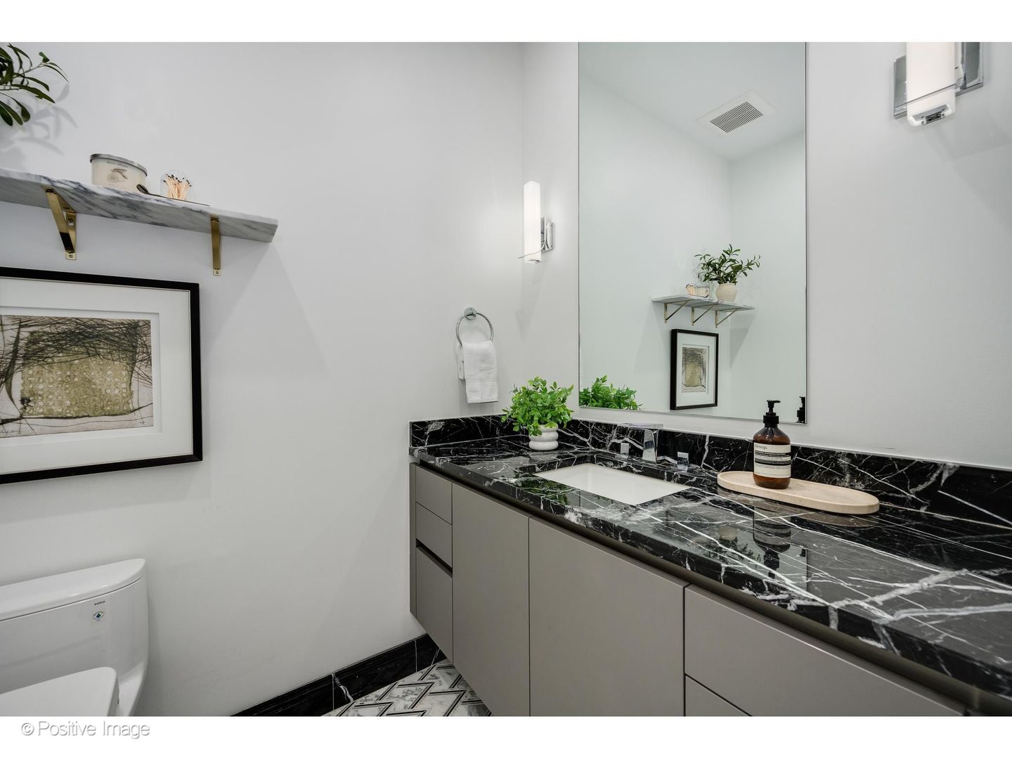 220 S Green Street 4s Property Photo 20