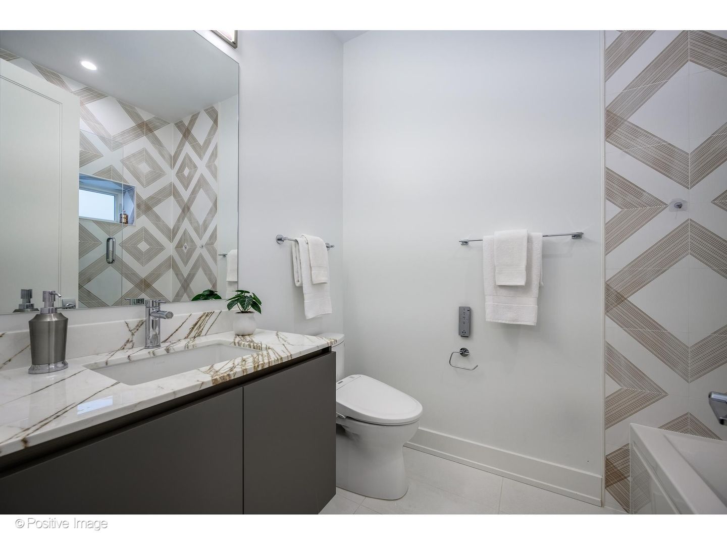 220 S Green Street 4s Property Photo 35