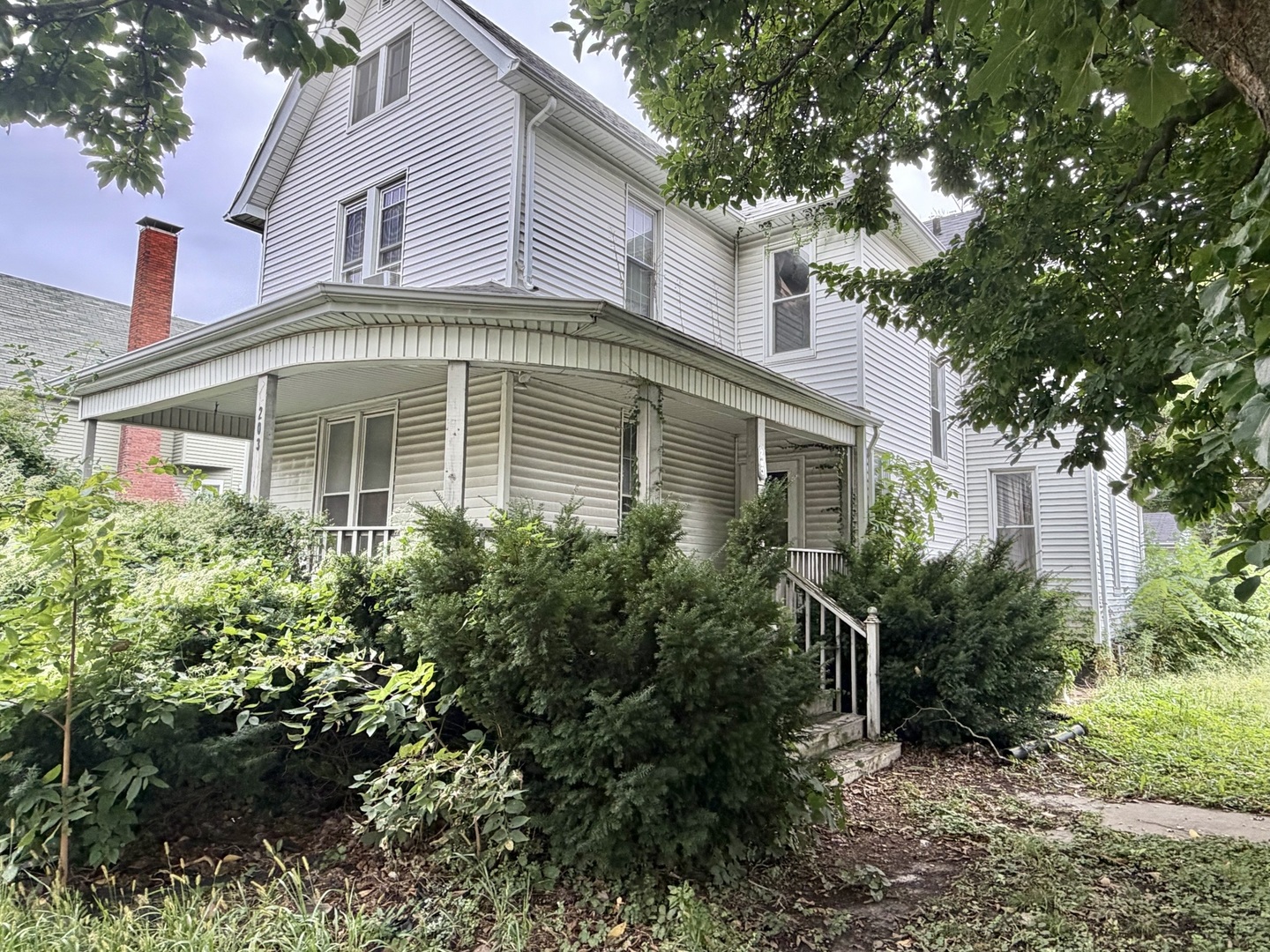 203 W Locust Street Property Photo 1