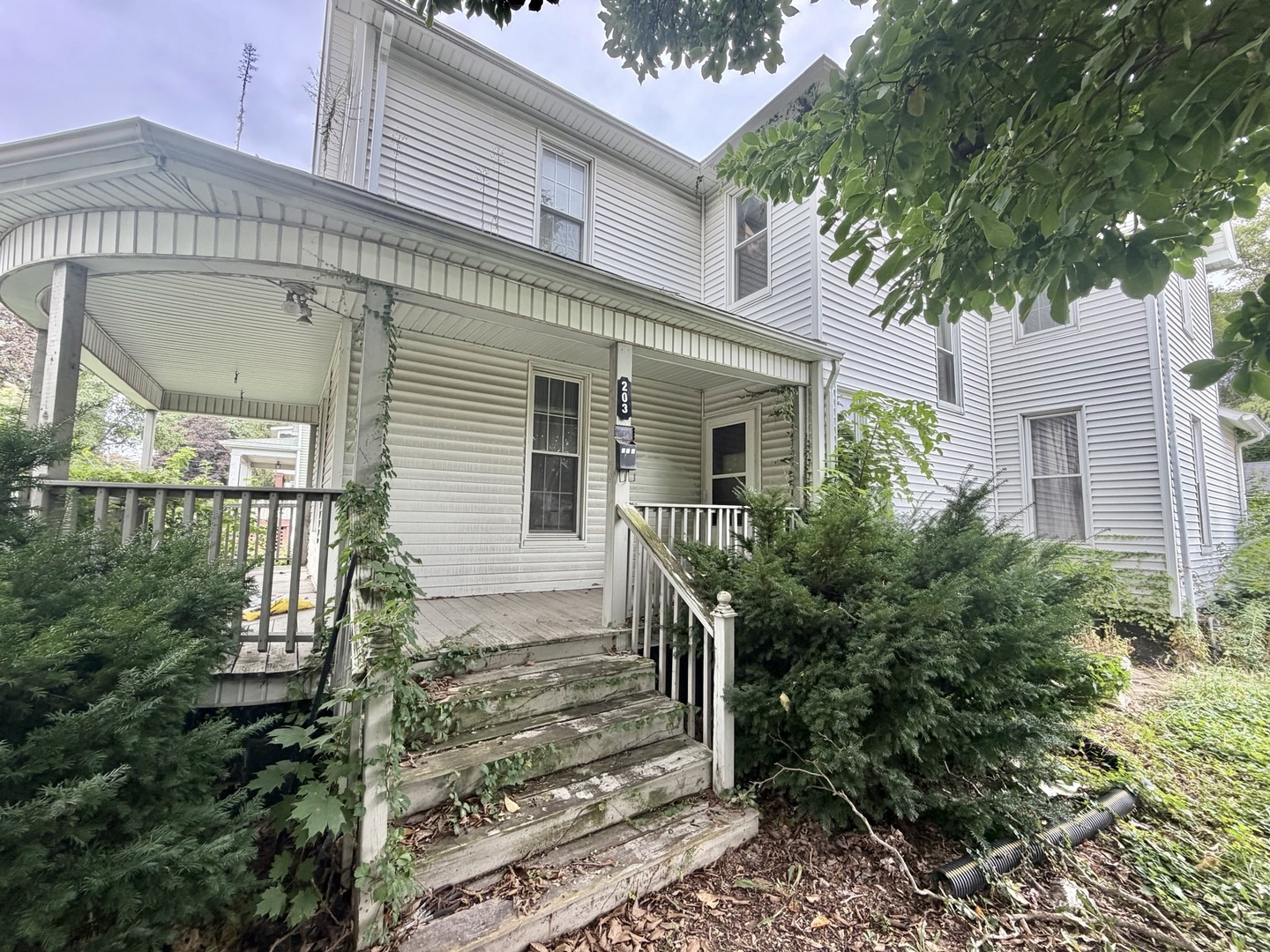 203 W Locust Street Property Photo 4