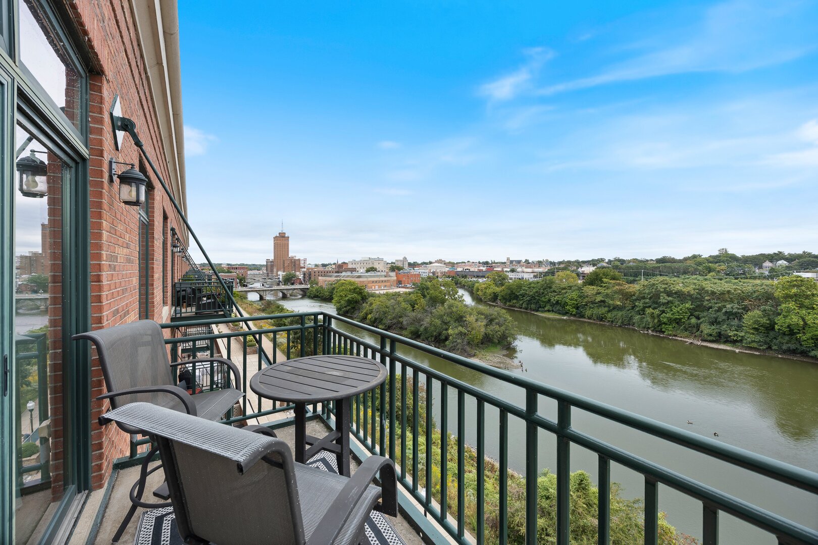 160 S River Street 409 Property Photo 2