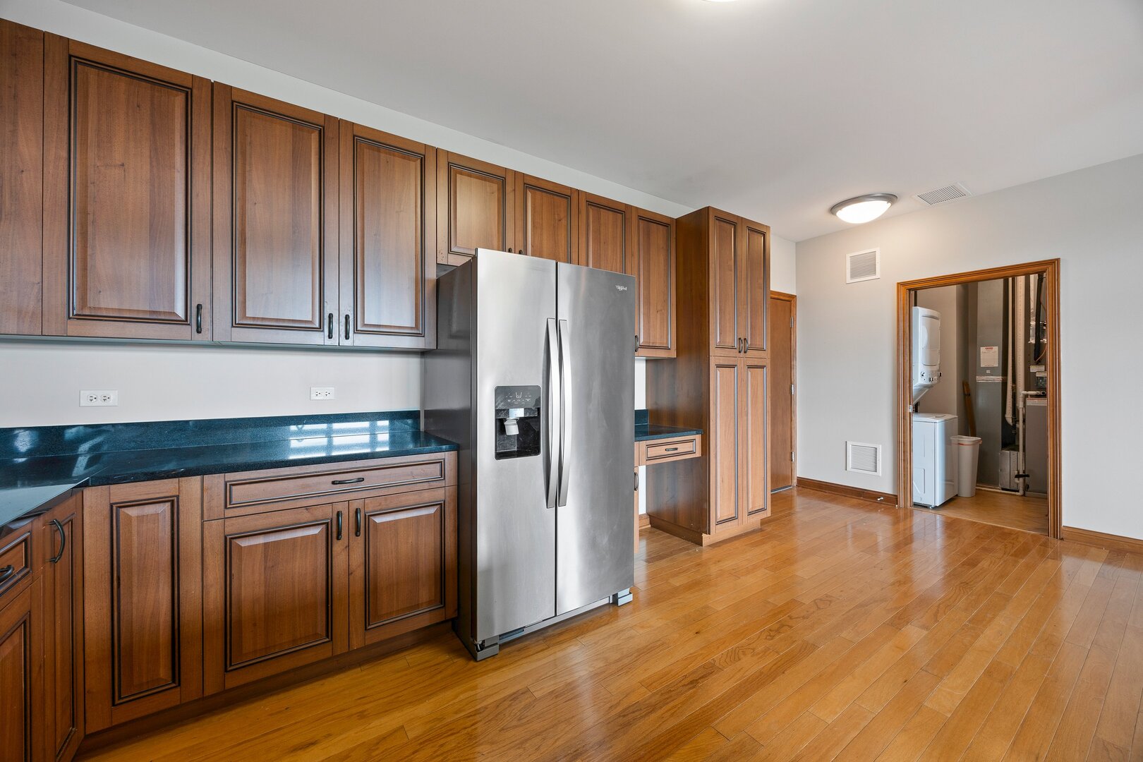 160 S River Street 409 Property Photo 4