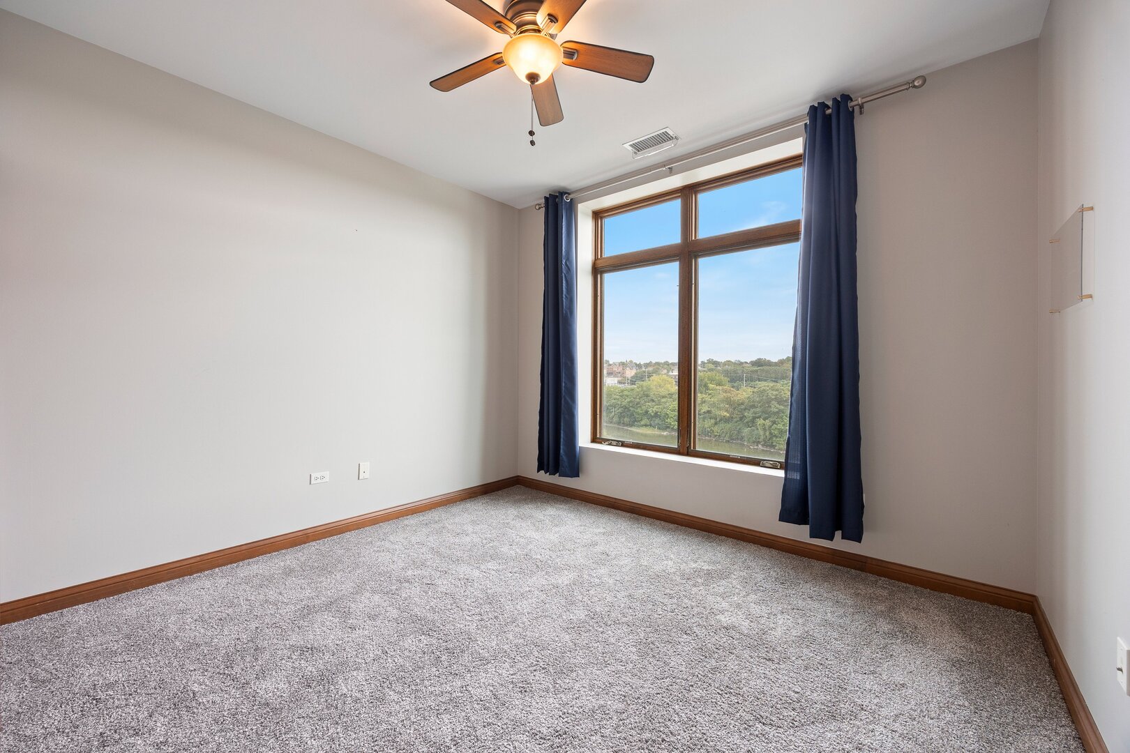 160 S River Street 409 Property Photo 11