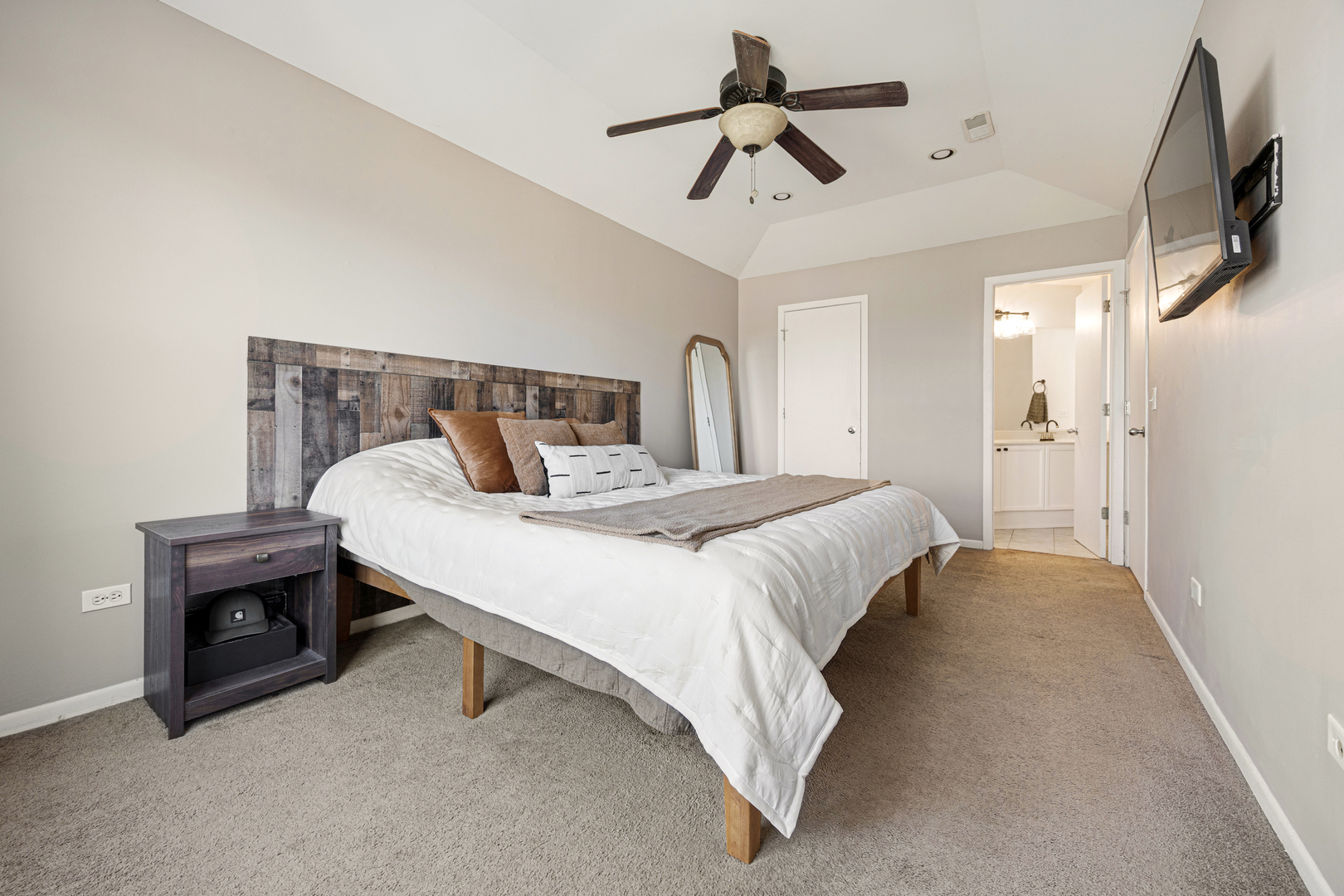 1002 Castleshire Drive Property Photo 10