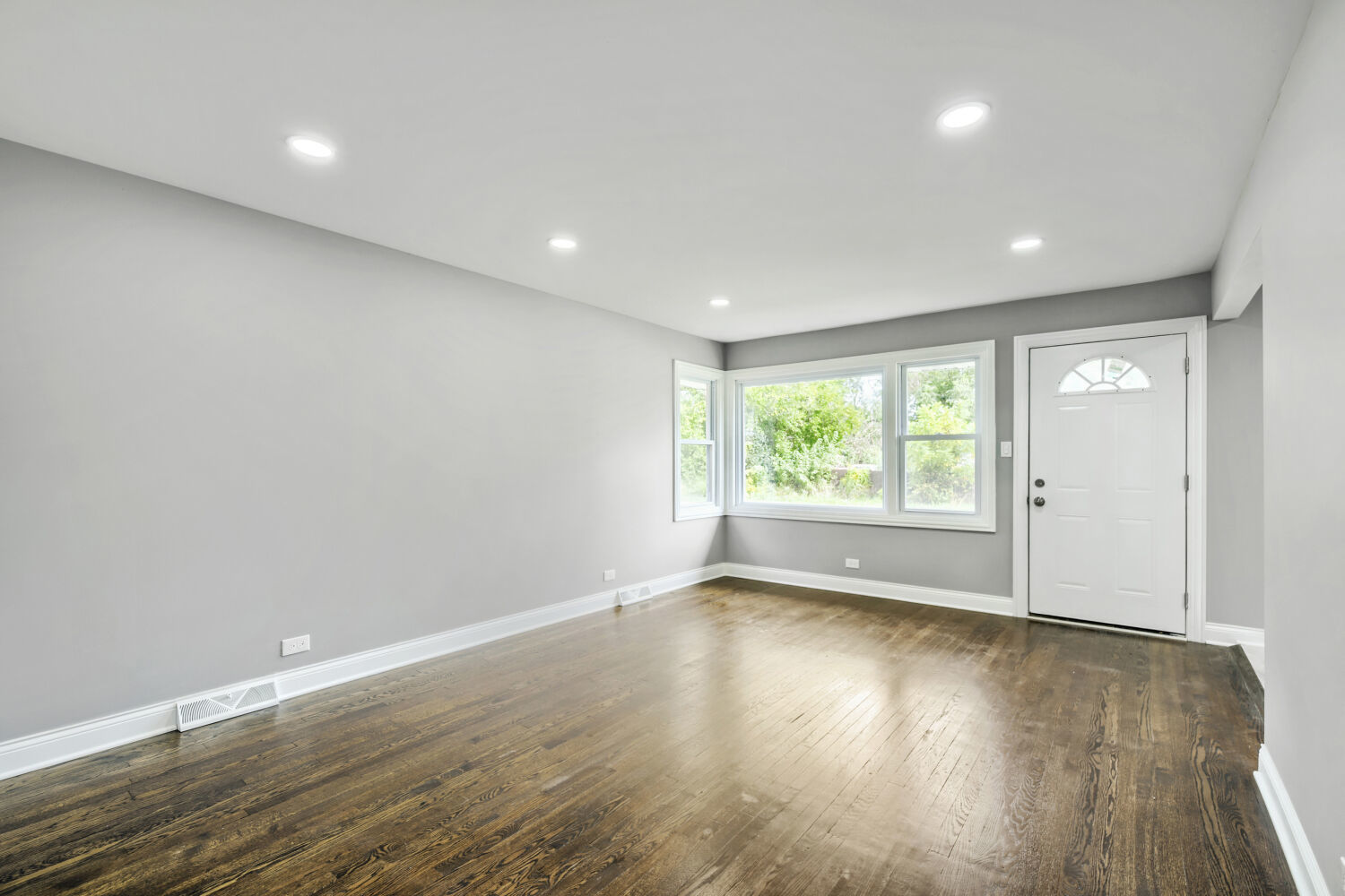576 W 16th Street Property Photo 2