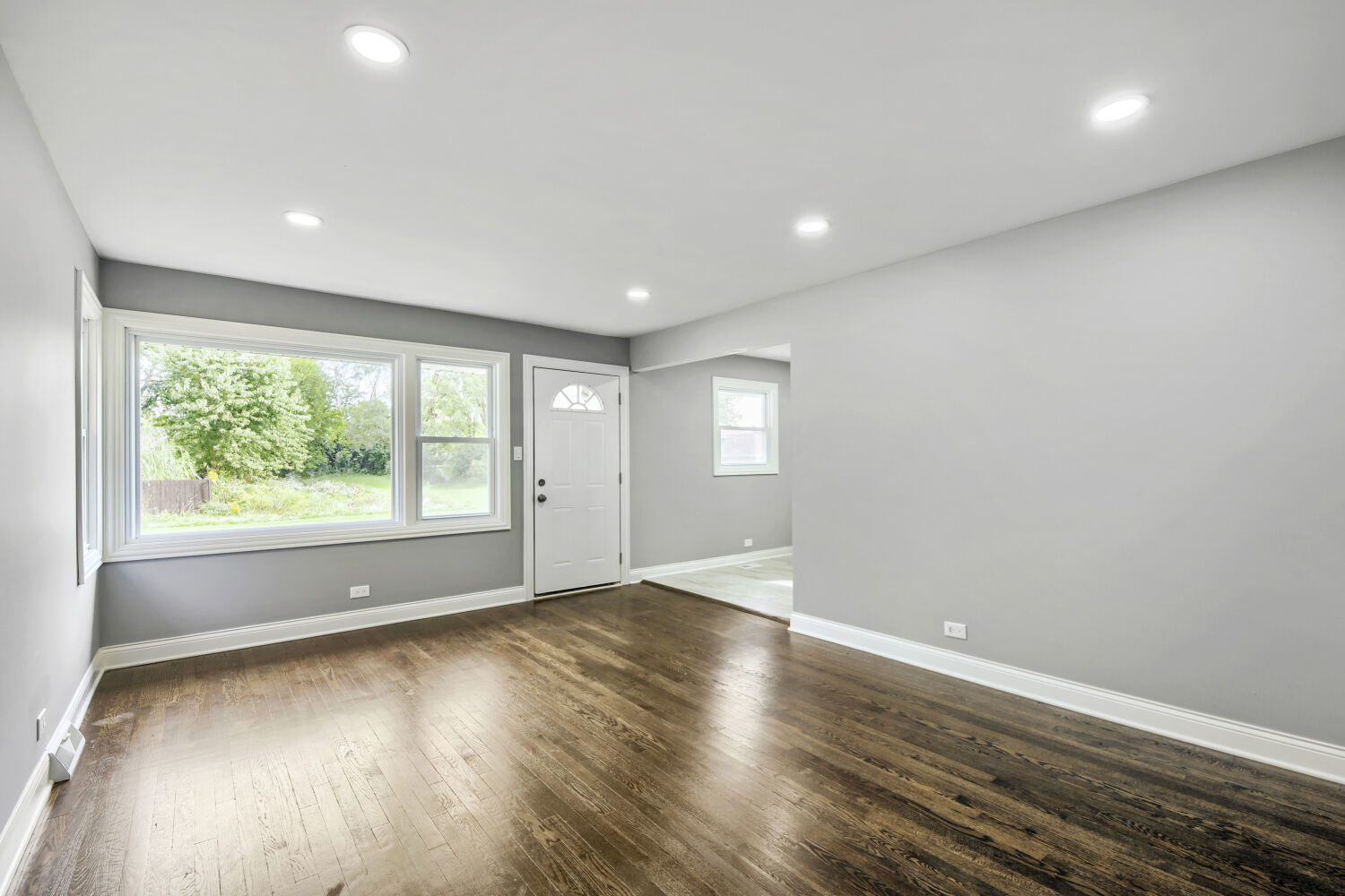 576 W 16th Street Property Photo 3