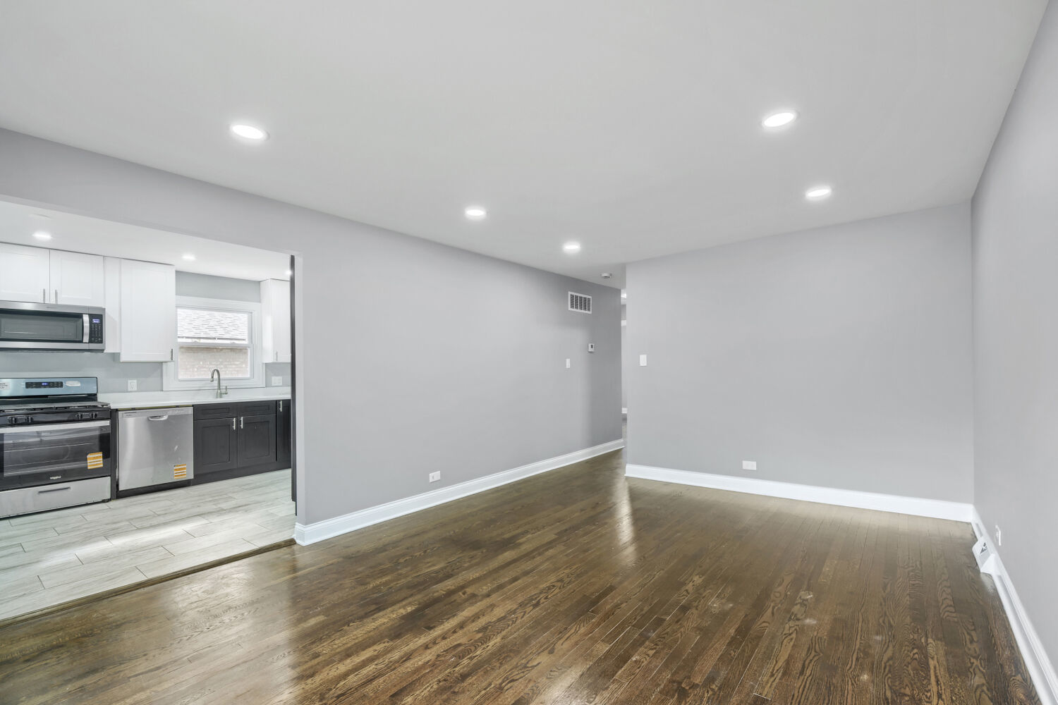 576 W 16th Street Property Photo 4