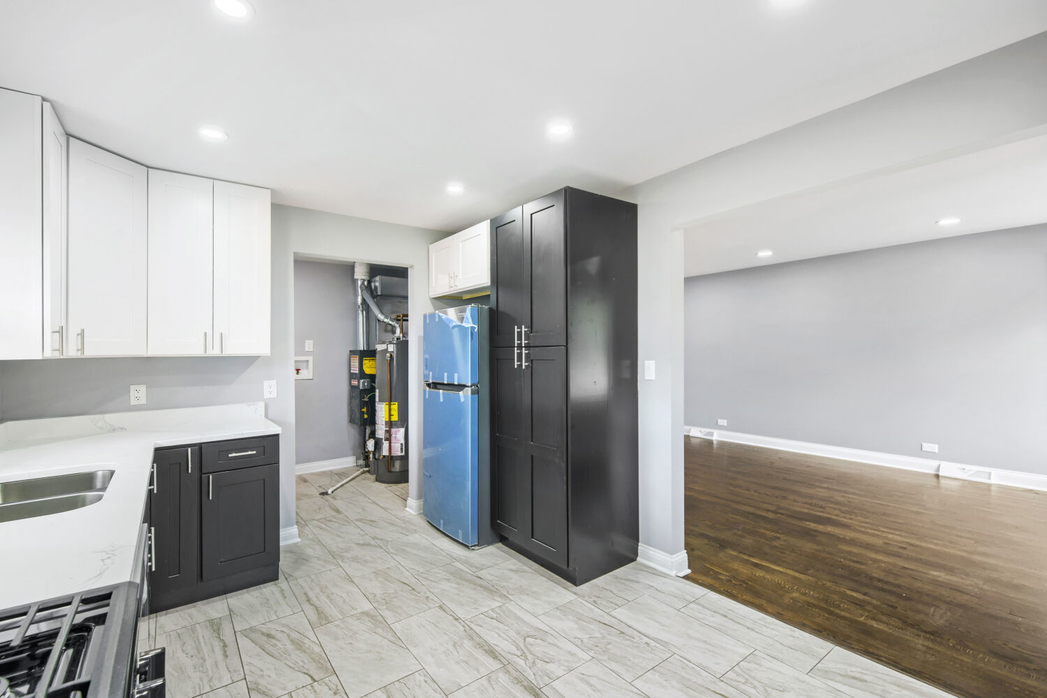 576 W 16th Street Property Photo 6