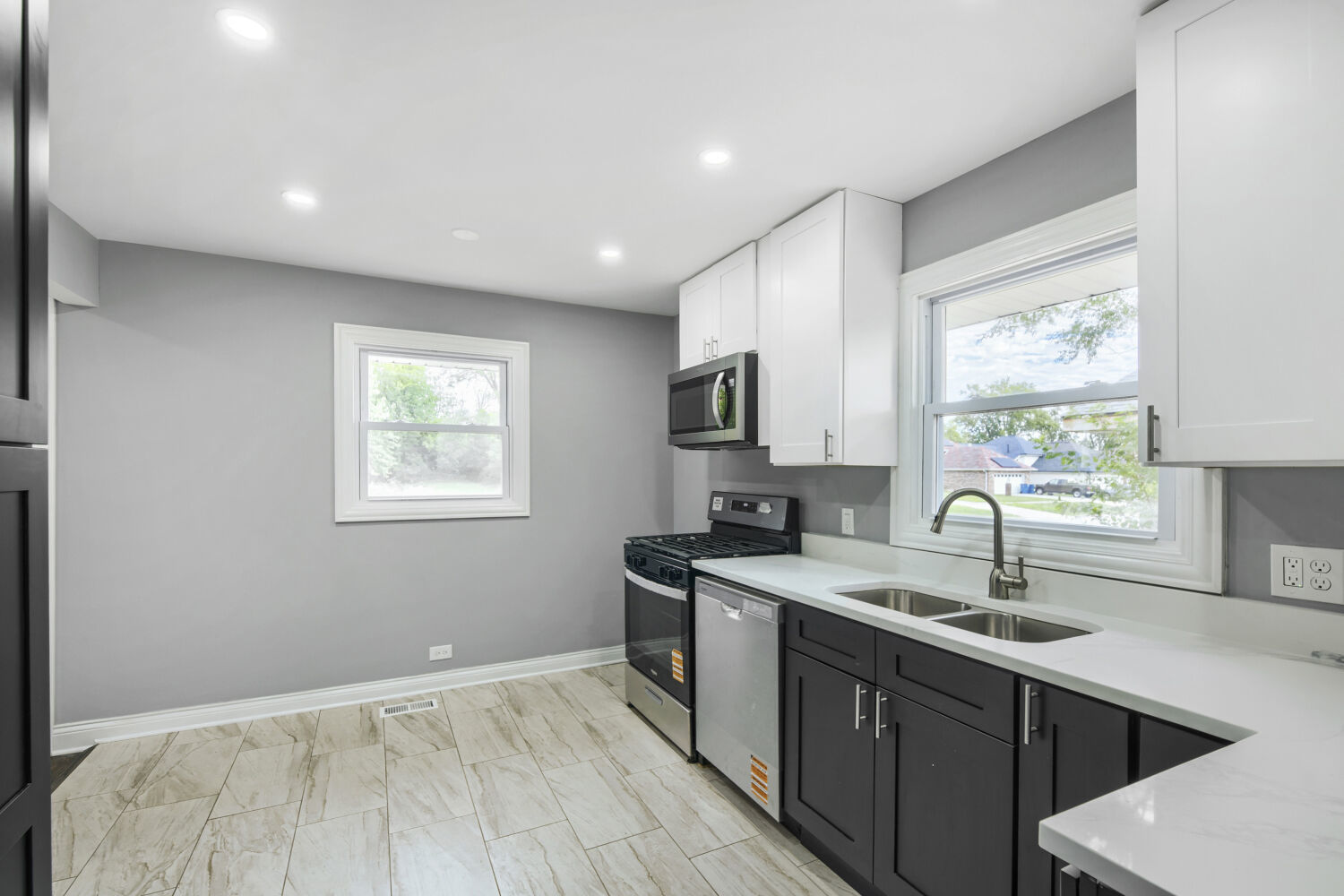 576 W 16th Street Property Photo 7