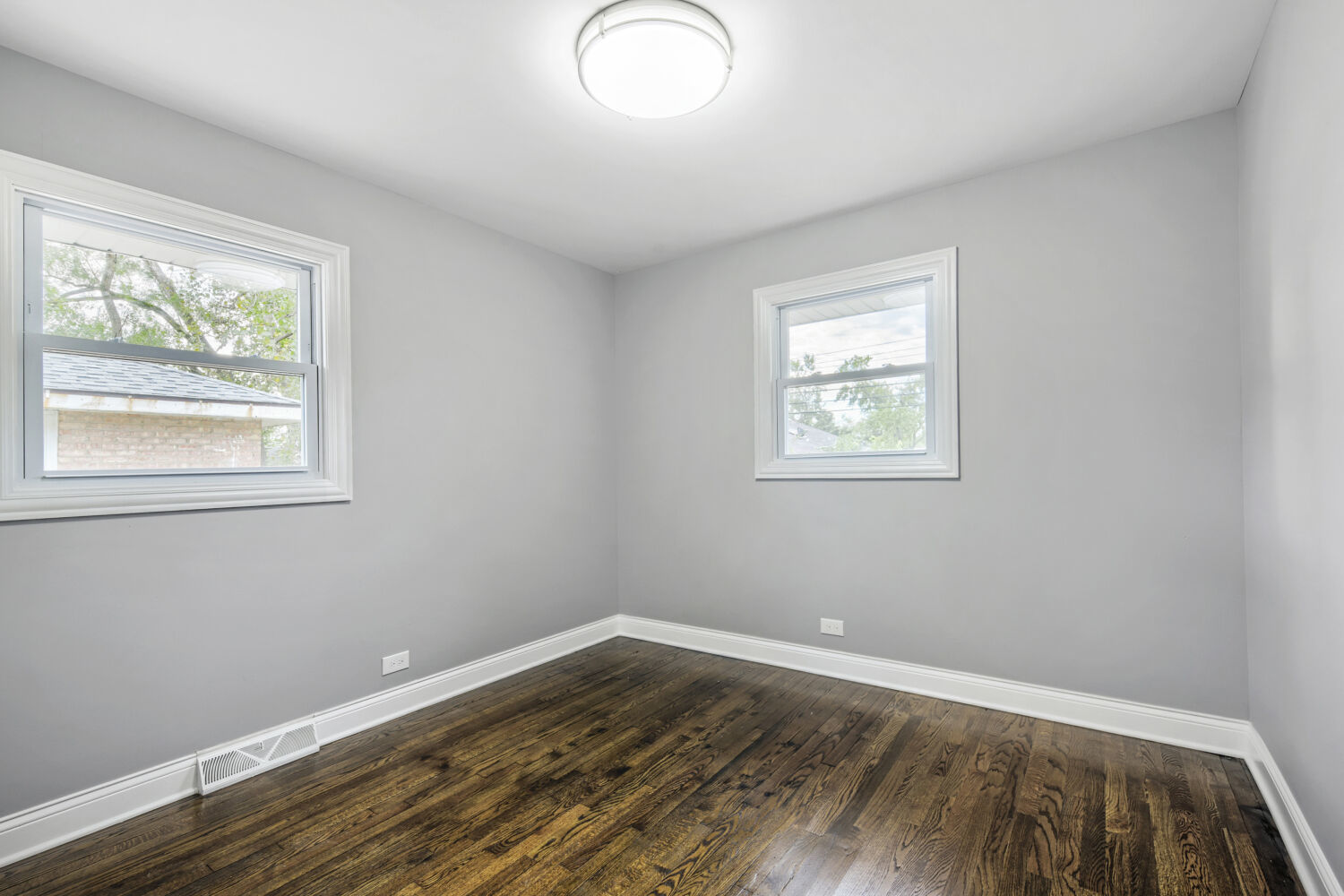 576 W 16th Street Property Photo 8