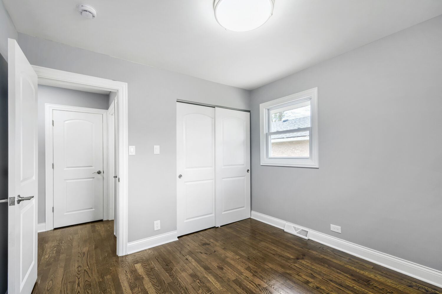 576 W 16th Street Property Photo 9