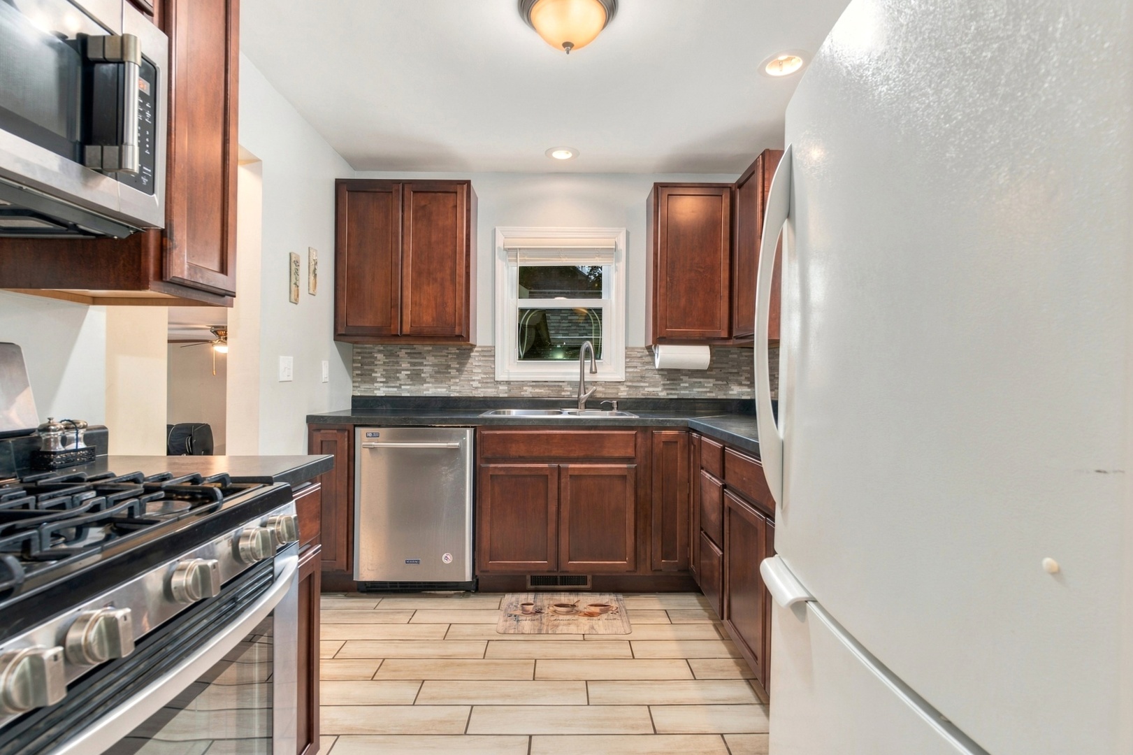 4605 Schwartz Avenue Property Photo 8