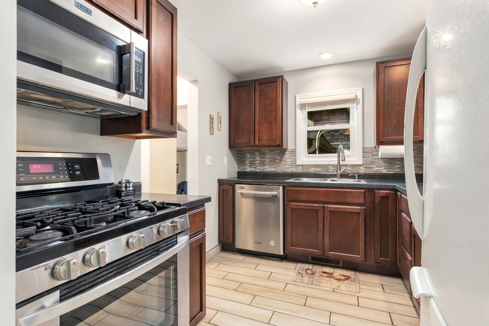 4605 Schwartz Avenue Property Photo 9
