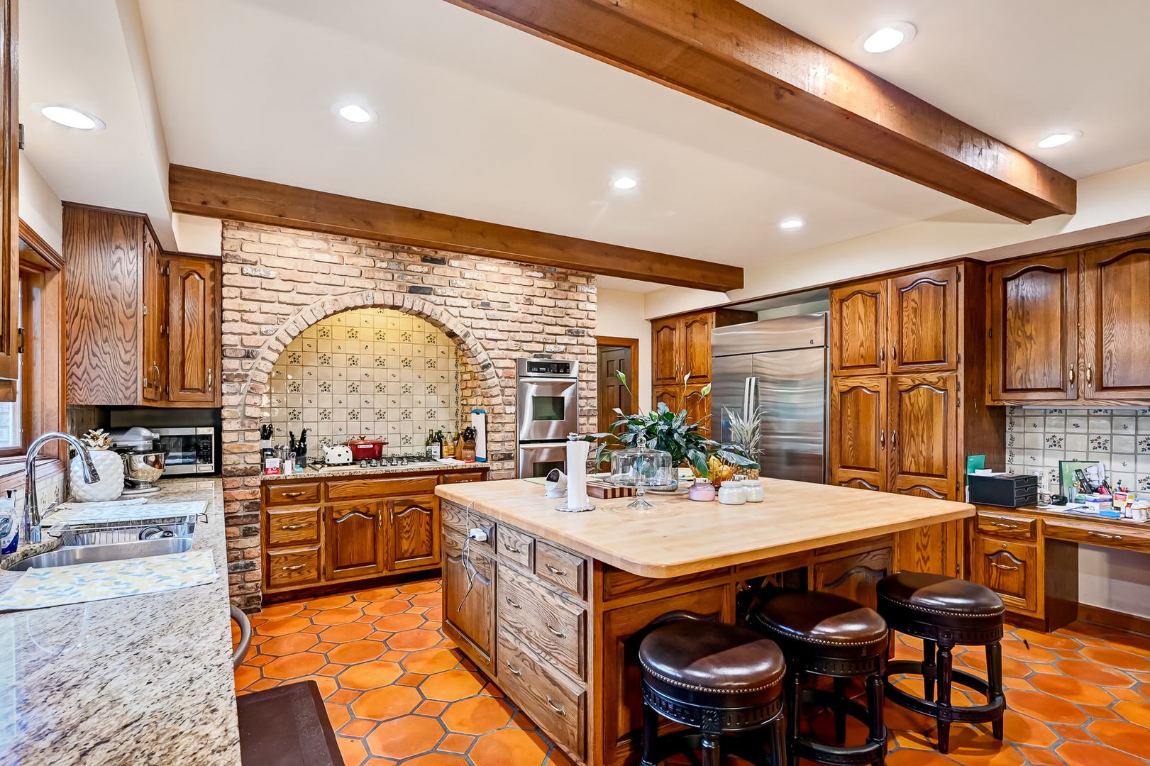 1711 Midwest Club Parkway Property Photo 9