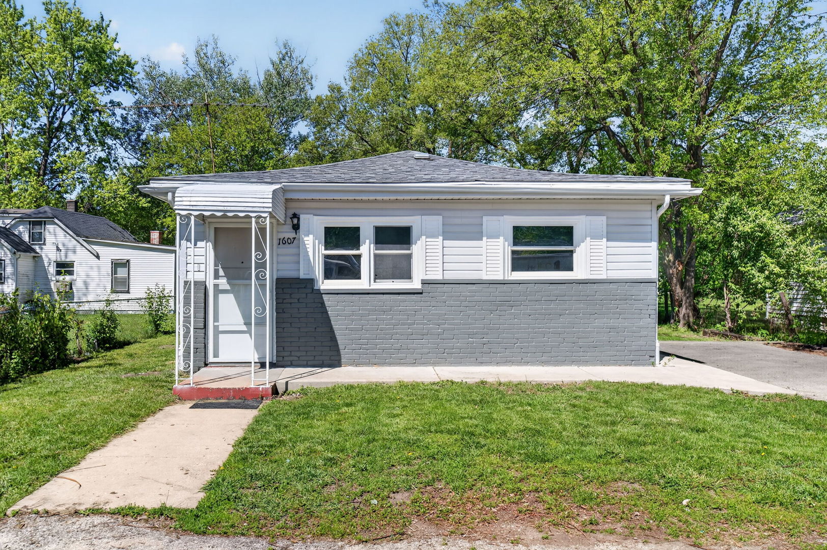 1607 S Joliet Street Property Photo 1