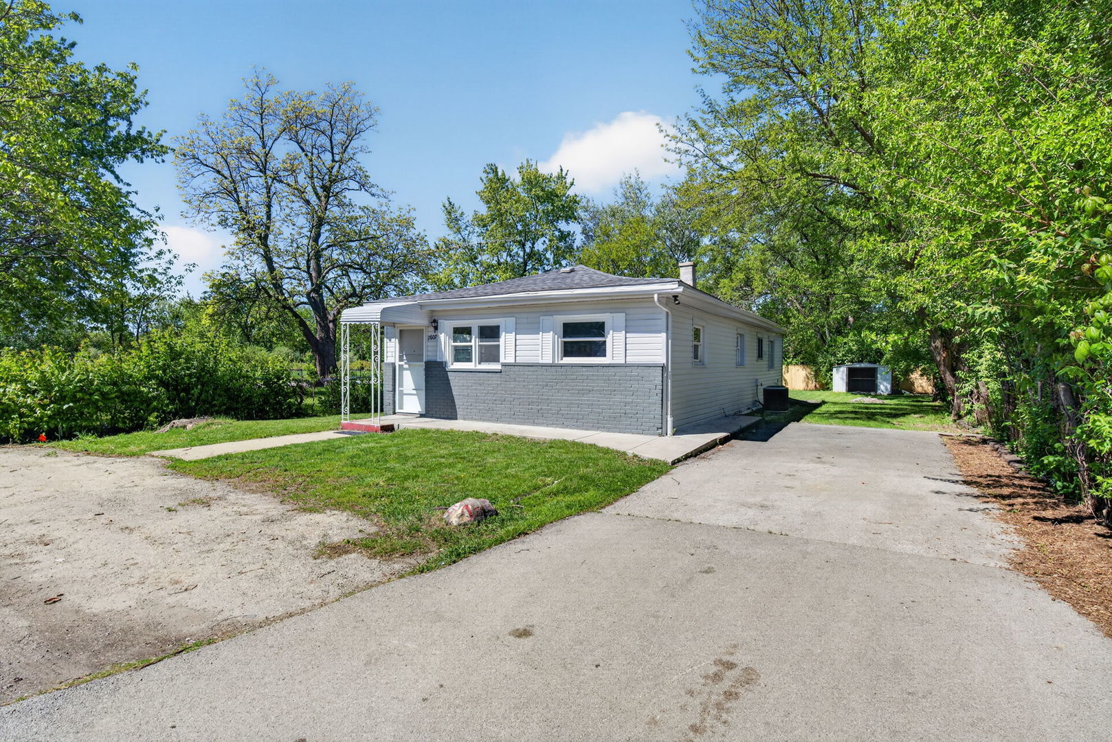 1607 S Joliet Street Property Photo 2