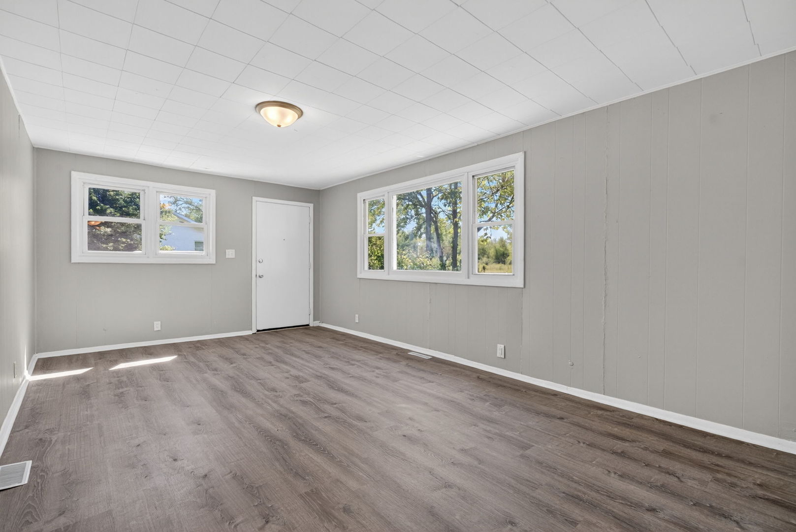 1607 S Joliet Street Property Photo 6