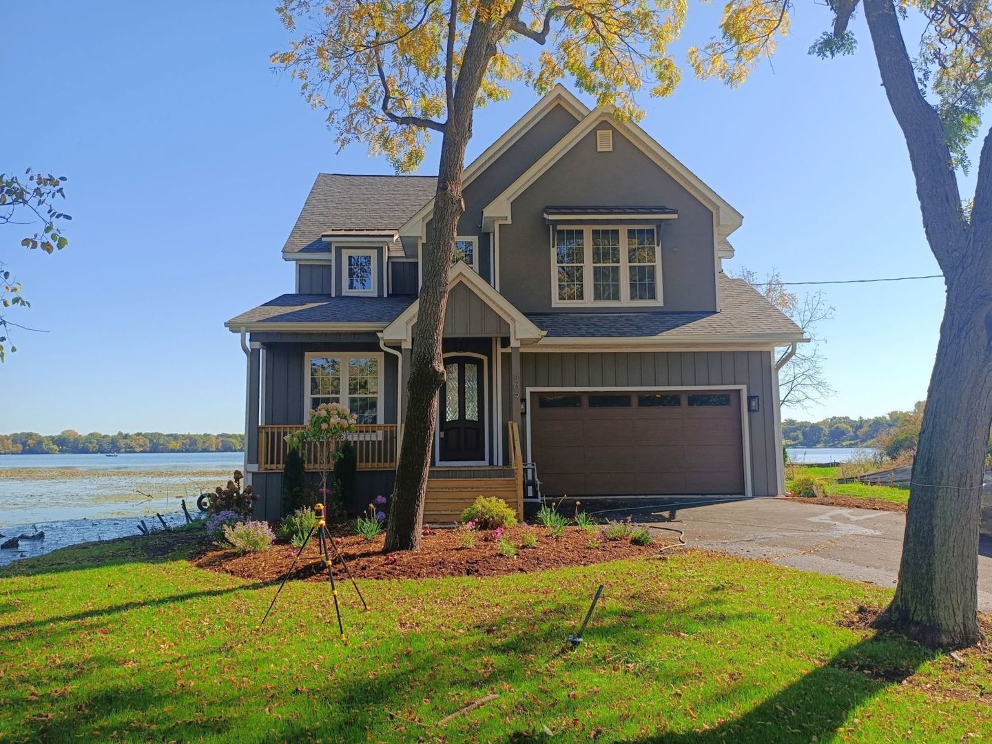 807 Lakeview Drive Property Photo 1
