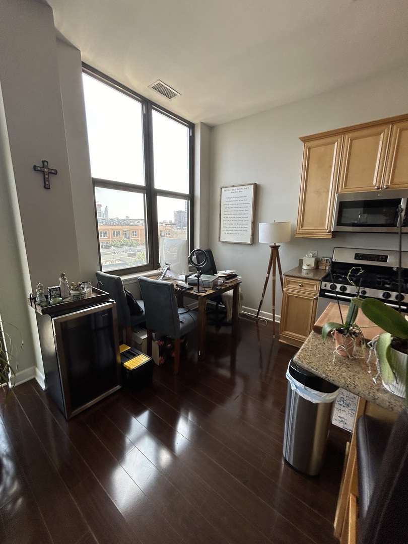 15 S Throop Street 506 Property Photo 5