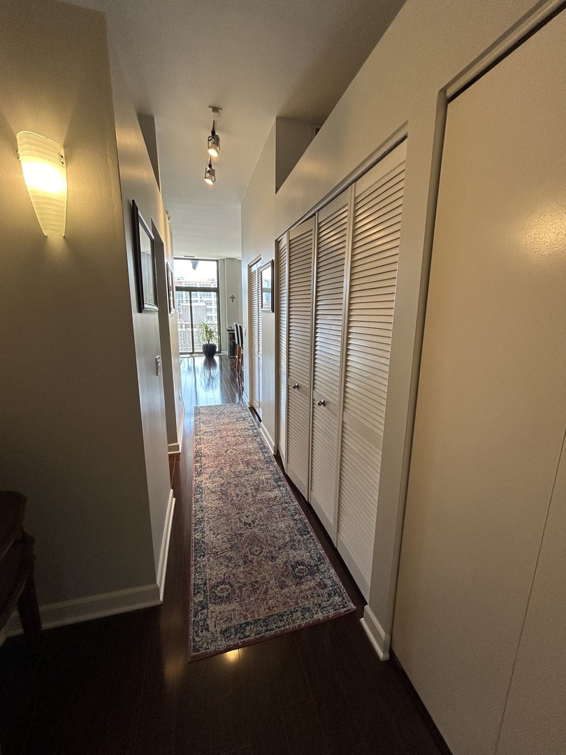 15 S Throop Street 506 Property Photo 13