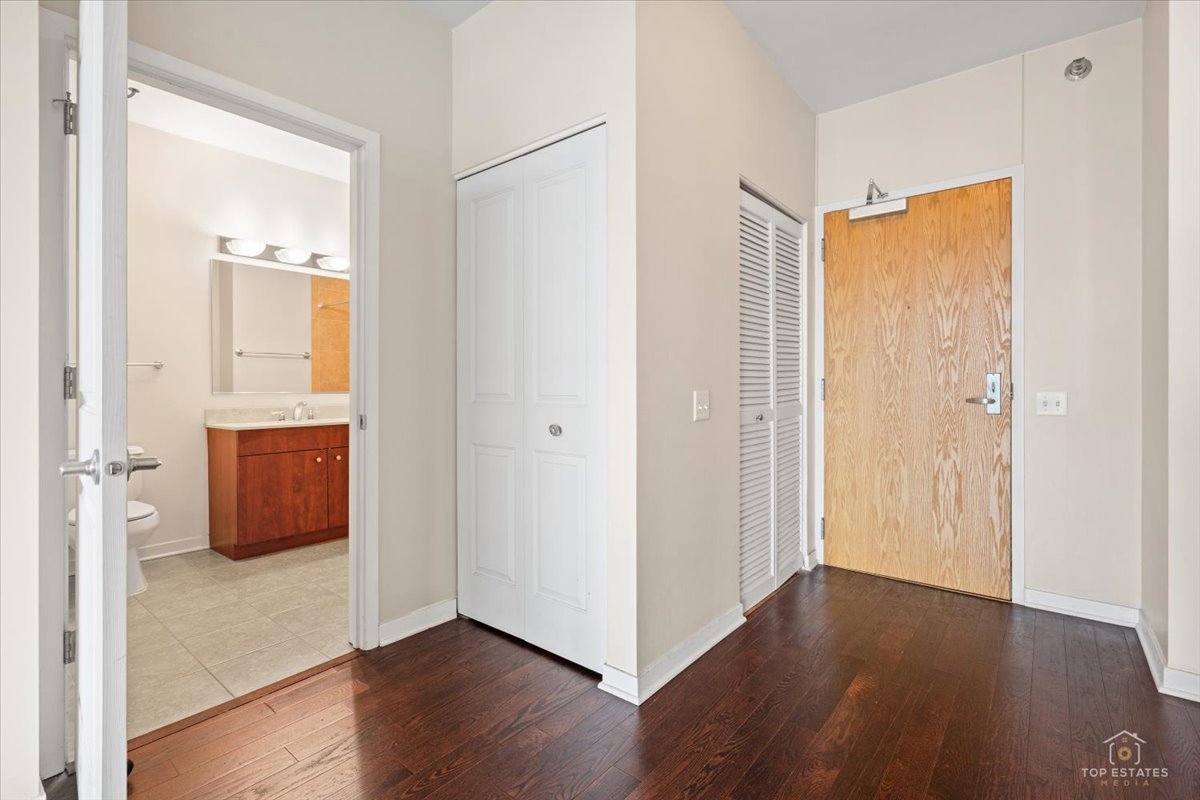 757 N Orleans Street 805 Property Photo 7