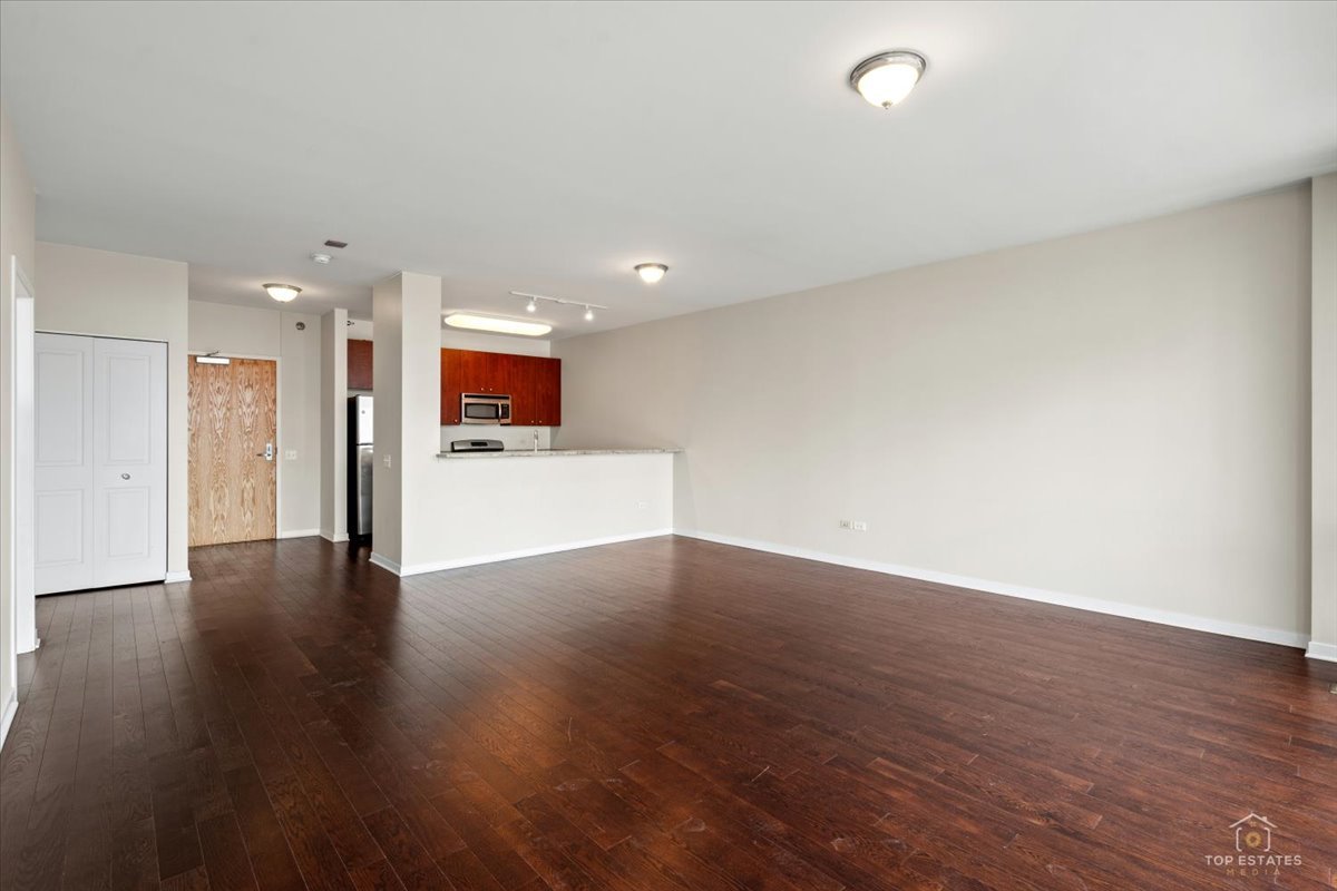 757 N Orleans Street 805 Property Photo 11