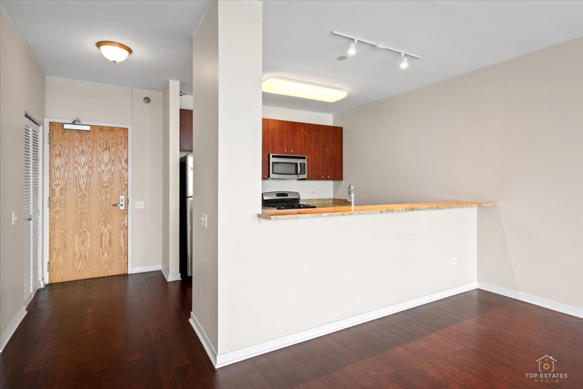 757 N Orleans Street 805 Property Photo 17